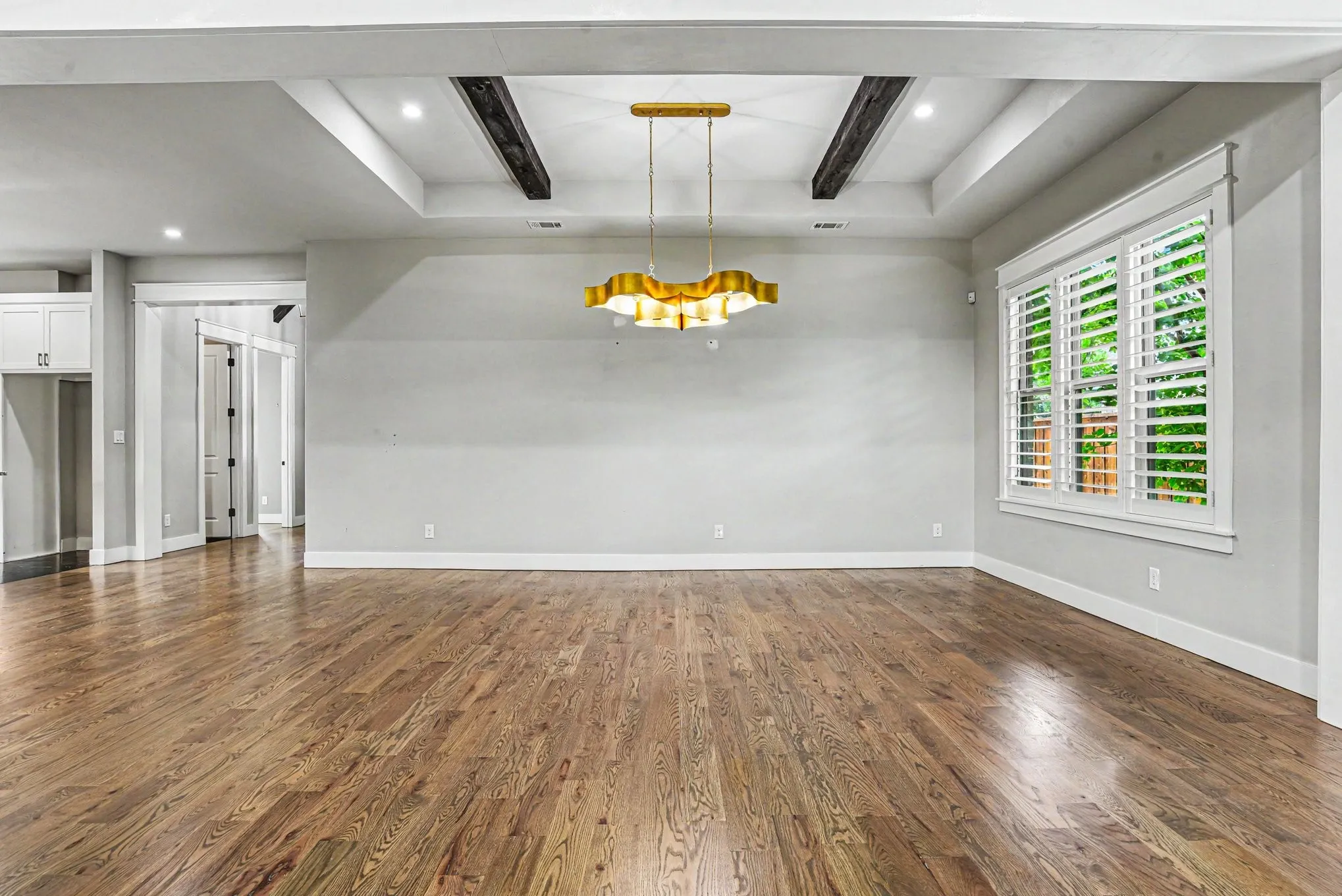 Single Family Residence For Sale in Ellis County , 2401 Prestwick Drive, Midlothian, Texas 76065, 3 Bedroom, 3 Bathroom, 2 Garage spaces, 2,437 Sqft, built in 2018, mls#21260049, Real Estate Agent in Midlothian, Homes For Sale in Ellis county, Homes For Sale in Midlothian, Realtor in Midlothian Texas, Real Estate Brokerage Independent Realty Texas, Luminita Cordes Realtor