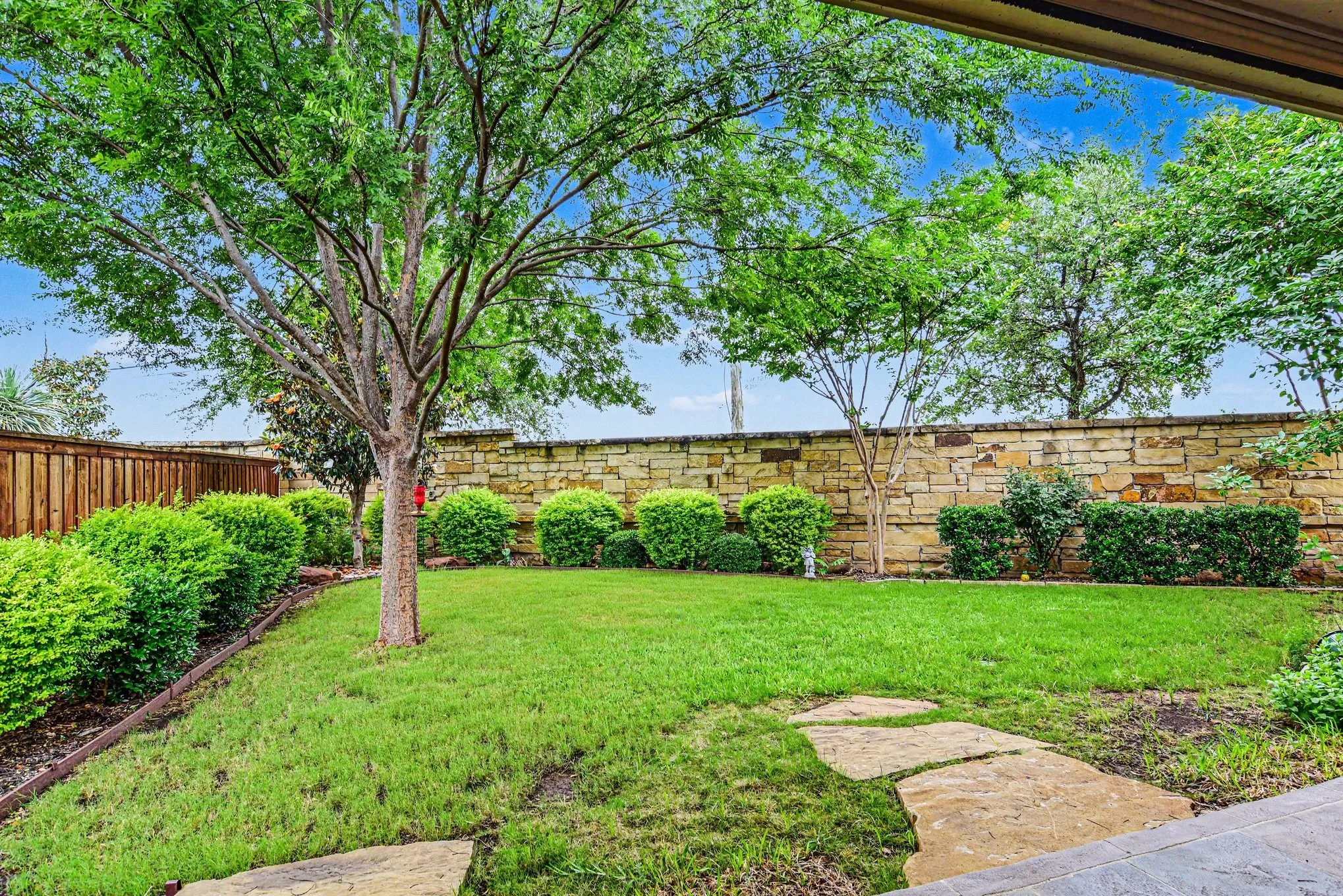 Single Family Residence For Sale in Ellis County , 2401 Prestwick Drive, Midlothian, Texas 76065, 3 Bedroom, 3 Bathroom, 2 Garage spaces, 2,437 Sqft, built in 2018, mls#21260049, Real Estate Agent in Midlothian, Homes For Sale in Ellis county, Homes For Sale in Midlothian, Realtor in Midlothian Texas, Real Estate Brokerage Independent Realty Texas, Luminita Cordes Realtor