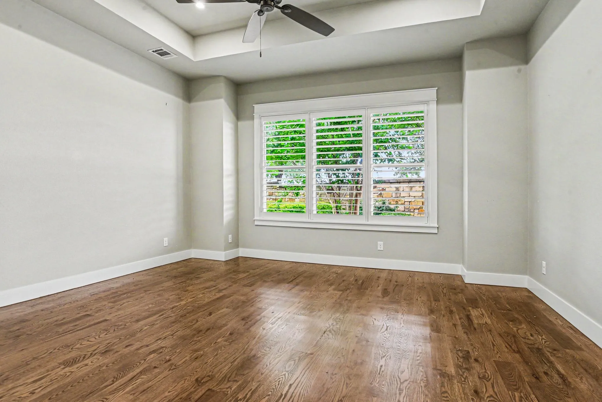 Single Family Residence For Sale in Ellis County , 2401 Prestwick Drive, Midlothian, Texas 76065, 3 Bedroom, 3 Bathroom, 2 Garage spaces, 2,437 Sqft, built in 2018, mls#21260049, Real Estate Agent in Midlothian, Homes For Sale in Ellis county, Homes For Sale in Midlothian, Realtor in Midlothian Texas, Real Estate Brokerage Independent Realty Texas, Luminita Cordes Realtor