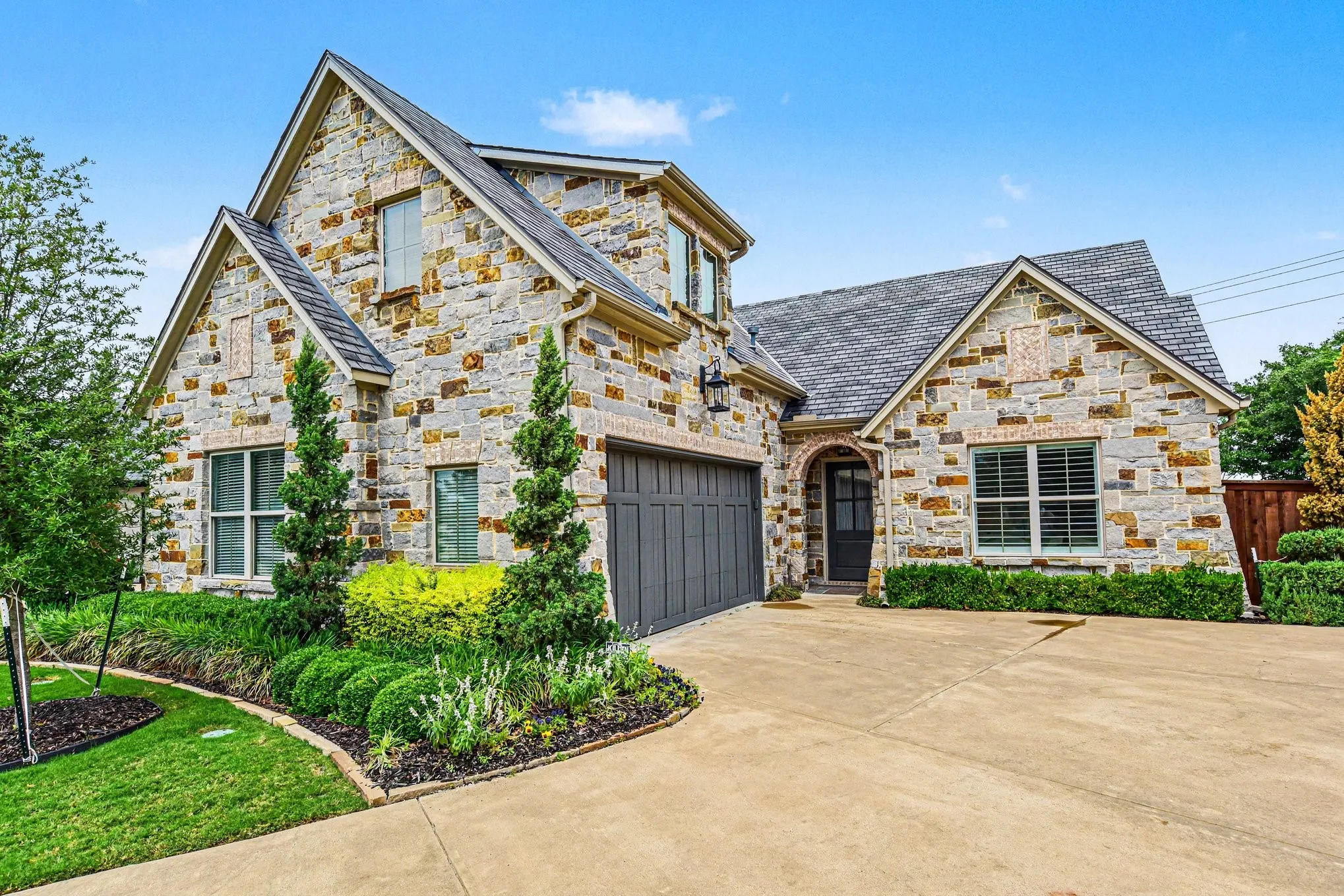 Single Family Residence For Sale in Ellis County , 2401 Prestwick Drive, Midlothian, Texas 76065, 3 Bedroom, 3 Bathroom, 2 Garage spaces, 2,437 Sqft, built in 2018, mls#21260049, Real Estate Agent in Midlothian, Homes For Sale in Ellis county, Homes For Sale in Midlothian, Realtor in Midlothian Texas, Real Estate Brokerage Independent Realty Texas, Luminita Cordes Realtor