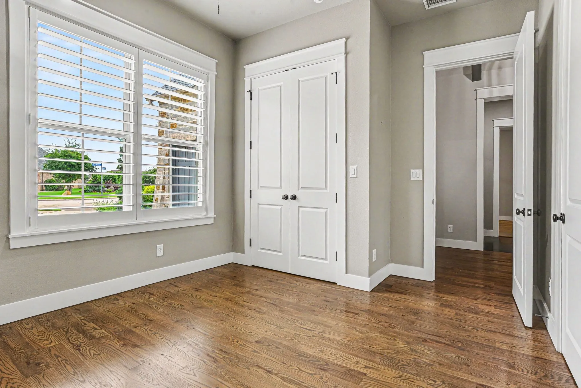 Single Family Residence For Sale in Ellis County , 2401 Prestwick Drive, Midlothian, Texas 76065, 3 Bedroom, 3 Bathroom, 2 Garage spaces, 2,437 Sqft, built in 2018, mls#21260049, Real Estate Agent in Midlothian, Homes For Sale in Ellis county, Homes For Sale in Midlothian, Realtor in Midlothian Texas, Real Estate Brokerage Independent Realty Texas, Luminita Cordes Realtor