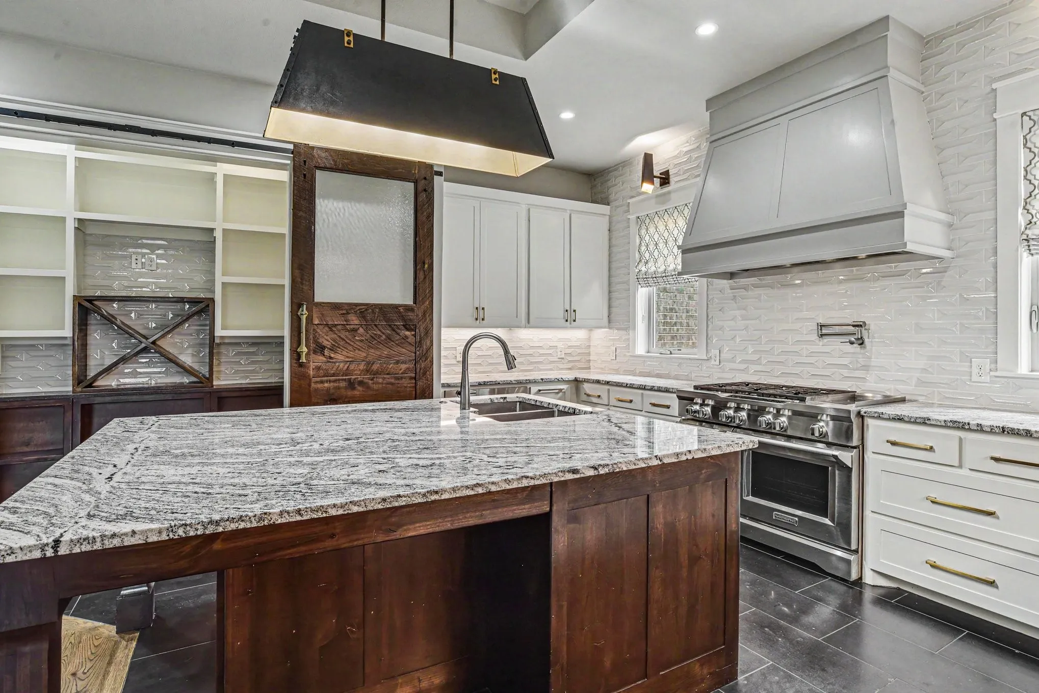 Single Family Residence For Sale in Ellis County , 2401 Prestwick Drive, Midlothian, Texas 76065, 3 Bedroom, 3 Bathroom, 2 Garage spaces, 2,437 Sqft, built in 2018, mls#21260049, Real Estate Agent in Midlothian, Homes For Sale in Ellis county, Homes For Sale in Midlothian, Realtor in Midlothian Texas, Real Estate Brokerage Independent Realty Texas, Luminita Cordes Realtor