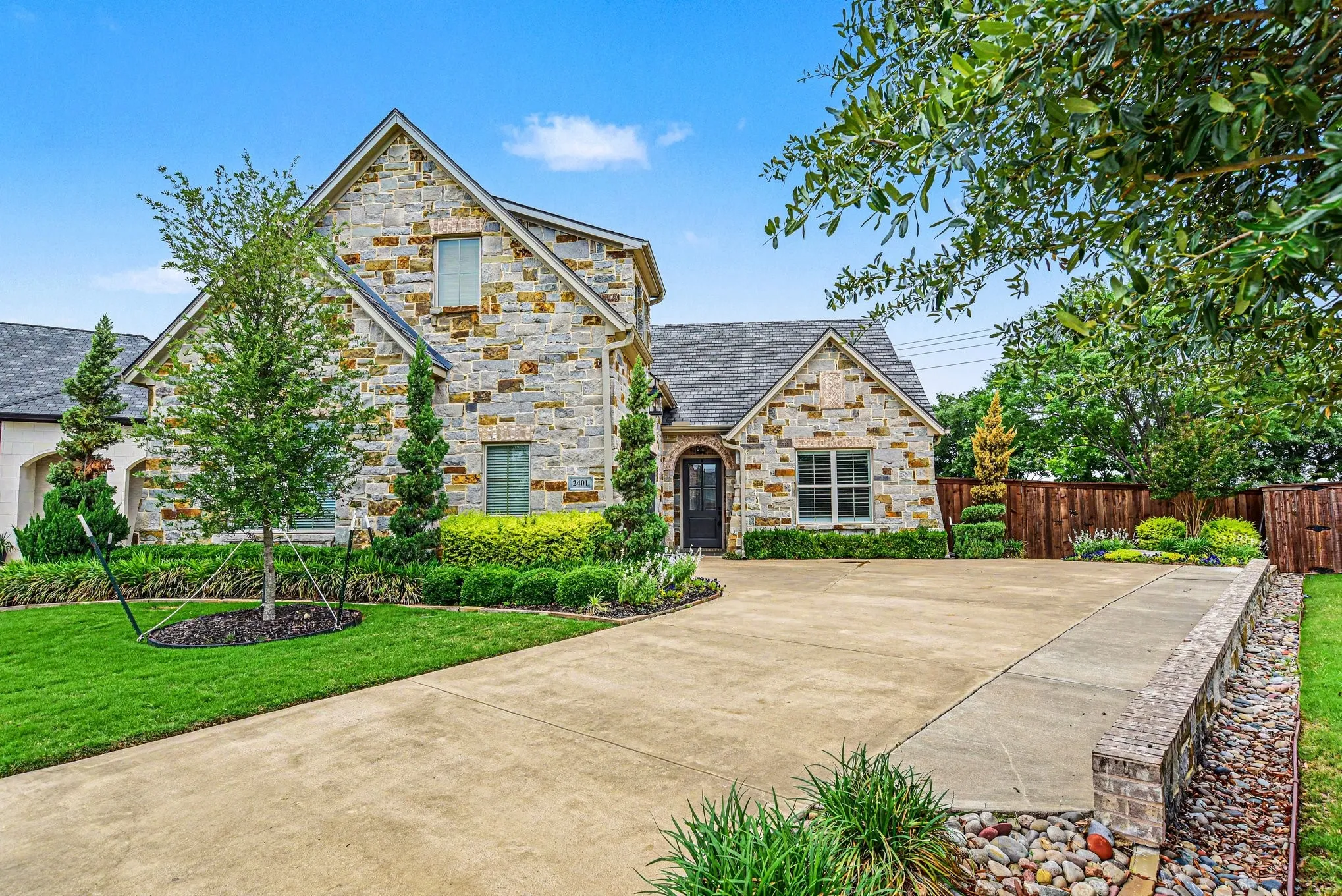 Single Family Residence For Sale in Ellis County , 2401 Prestwick Drive, Midlothian, Texas 76065, 3 Bedroom, 3 Bathroom, 2 Garage spaces, 2,437 Sqft, built in 2018, mls#21260049, Real Estate Agent in Midlothian, Homes For Sale in Ellis county, Homes For Sale in Midlothian, Realtor in Midlothian Texas, Real Estate Brokerage Independent Realty Texas, Luminita Cordes Realtor
