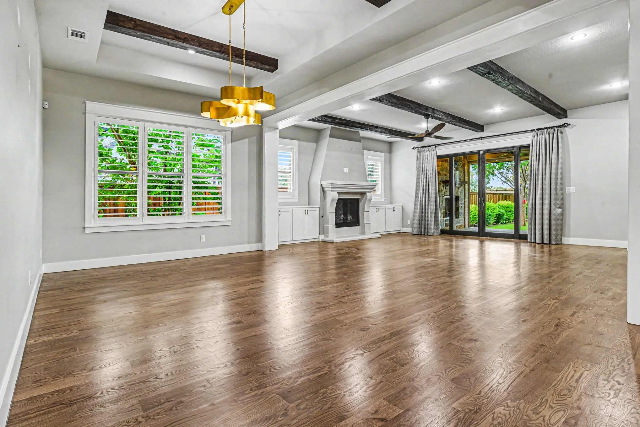 Single Family Residence For Sale in Ellis County , 2401 Prestwick Drive, Midlothian, Texas 76065, 3 Bedroom, 3 Bathroom, 2 Garage spaces, 2,437 Sqft, built in 2018, mls#21260049, Real Estate Agent in Midlothian, Homes For Sale in Ellis county, Homes For Sale in Midlothian, Realtor in Midlothian Texas, Real Estate Brokerage Independent Realty Texas, Luminita Cordes Realtor