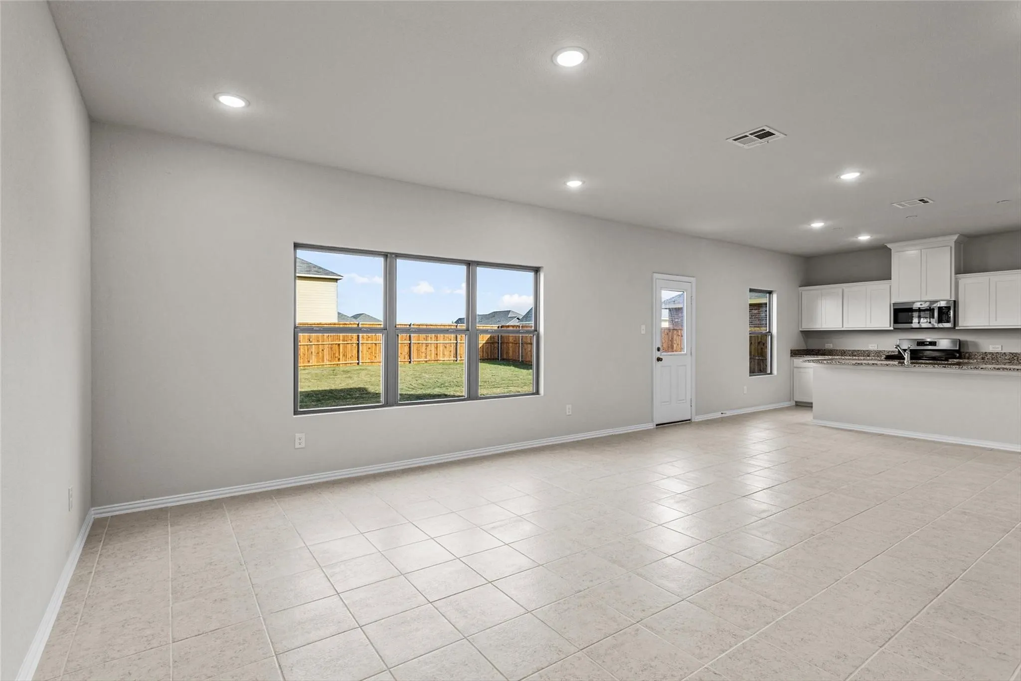 Single Family Residence For Rent in Grayson County , 512 Meadow Run Drive, Van Alstyne, Texas 75495, 5 Bedrooms, 3 Bathrooms, 2 Garage spaces, 2,484 Sqft, built in 2024, Preowned, Price $2,400, mls#21259694, Real Estate Agent in Van Alstyne, Homes For Rent in Grayson county, Homes For Rent in Van Alstyne, Realtor in Van Alstyne Texas, Real Estate Brokerage Independent Realty Texas, Luminita Cordes Realtor