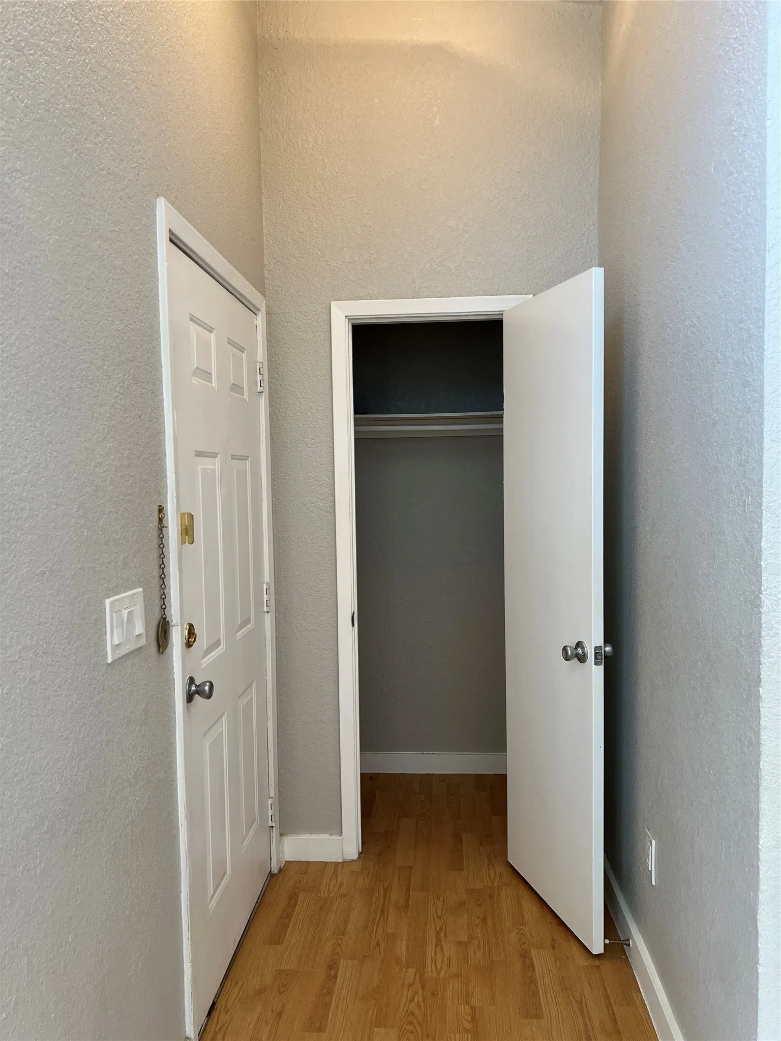 Apartment For Rent in Denton County , 701 W Sycamore Street 304, Denton, Texas 76201, 0, 1 Bathroom, Garage spaces, 450 Sqft, built in 1998, Unknown, mls#21260237, Real Estate Agent in Denton, Homes For Rent in Denton county, Homes For Rent in Denton, Realtor in Denton Texas, Real Estate Brokerage Independent Realty Texas, Luminita Cordes Realtor