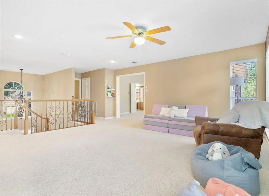 Extra large upstairs living room/gameroom.