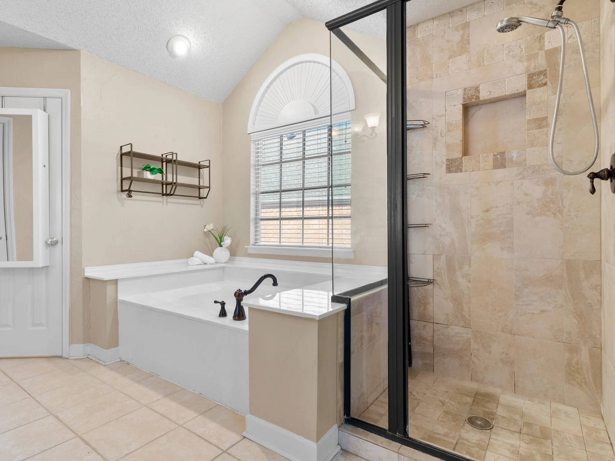 Single Family Residence For Sale in Tarrant County , 5213 Hot Springs Trail, Fort Worth, Texas 76137, 4 Bedroom, 3 Bathroom, 2 Garage spaces, 3,392 Sqft, built in 1993, Preowned, mls#21258724, Real Estate Agent in Fort Worth, Homes For Sale in Tarrant county, Homes For Sale in Fort Worth, Realtor in Fort Worth Texas, Real Estate Brokerage Independent Realty Texas, Luminita Cordes Realtor