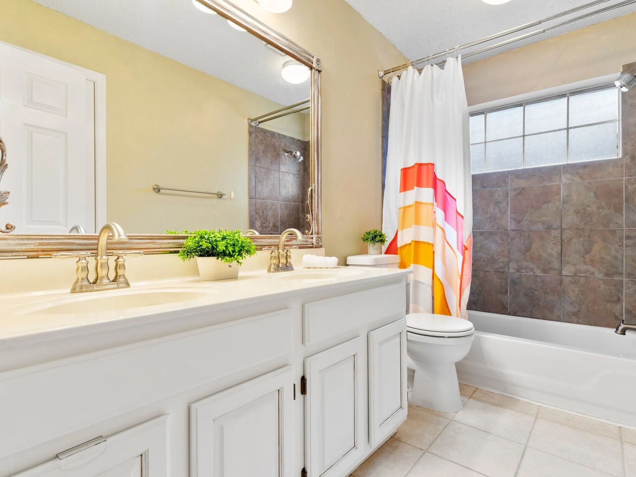 Upstairs Hall Bathroom