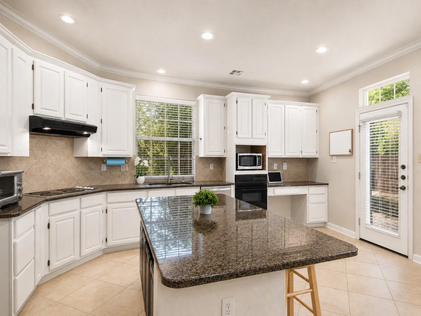 Single Family Residence For Sale in Tarrant County , 5213 Hot Springs Trail, Fort Worth, Texas 76137, 4 Bedroom, 3 Bathroom, 2 Garage spaces, 3,392 Sqft, built in 1993, Preowned, mls#21258724, Real Estate Agent in Fort Worth, Homes For Sale in Tarrant county, Homes For Sale in Fort Worth, Realtor in Fort Worth Texas, Real Estate Brokerage Independent Realty Texas, Luminita Cordes Realtor