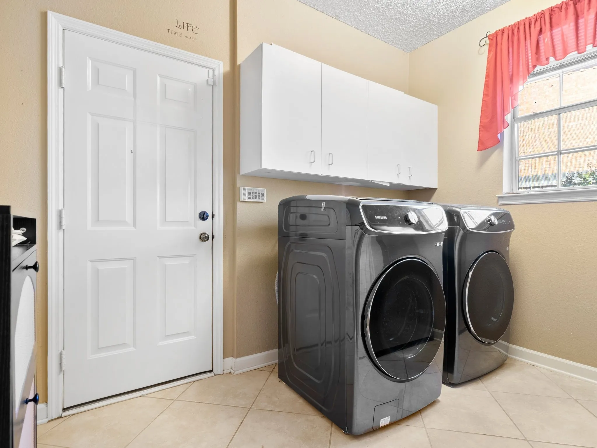 Single Family Residence For Sale in Tarrant County , 5213 Hot Springs Trail, Fort Worth, Texas 76137, 4 Bedroom, 3 Bathroom, 2 Garage spaces, 3,392 Sqft, built in 1993, Preowned, mls#21258724, Real Estate Agent in Fort Worth, Homes For Sale in Tarrant county, Homes For Sale in Fort Worth, Realtor in Fort Worth Texas, Real Estate Brokerage Independent Realty Texas, Luminita Cordes Realtor
