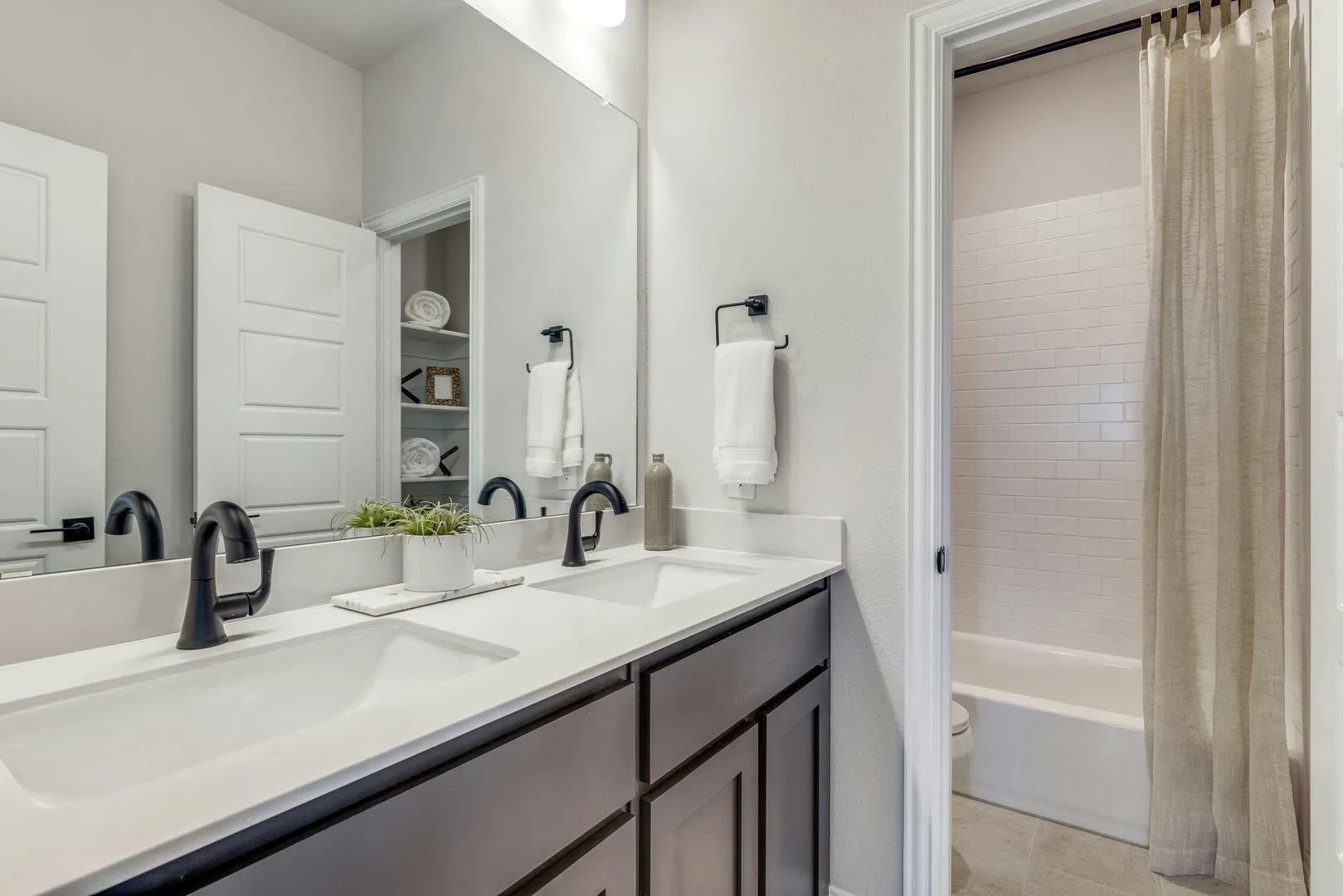 Single Family Residence For Sale in Kaufman County , 6704 Bassett Lane, Mesquite, Texas 75126, 4 Bedroom, 4 Bathroom, 3 Garage spaces, 3,268 Sqft, built in 2025, New Construction - Complete, mls#21260252, Real Estate Agent in Mesquite, Homes For Sale in Kaufman county, Homes For Sale in Mesquite, Realtor in Mesquite Texas, Real Estate Brokerage Independent Realty Texas, Luminita Cordes Realtor