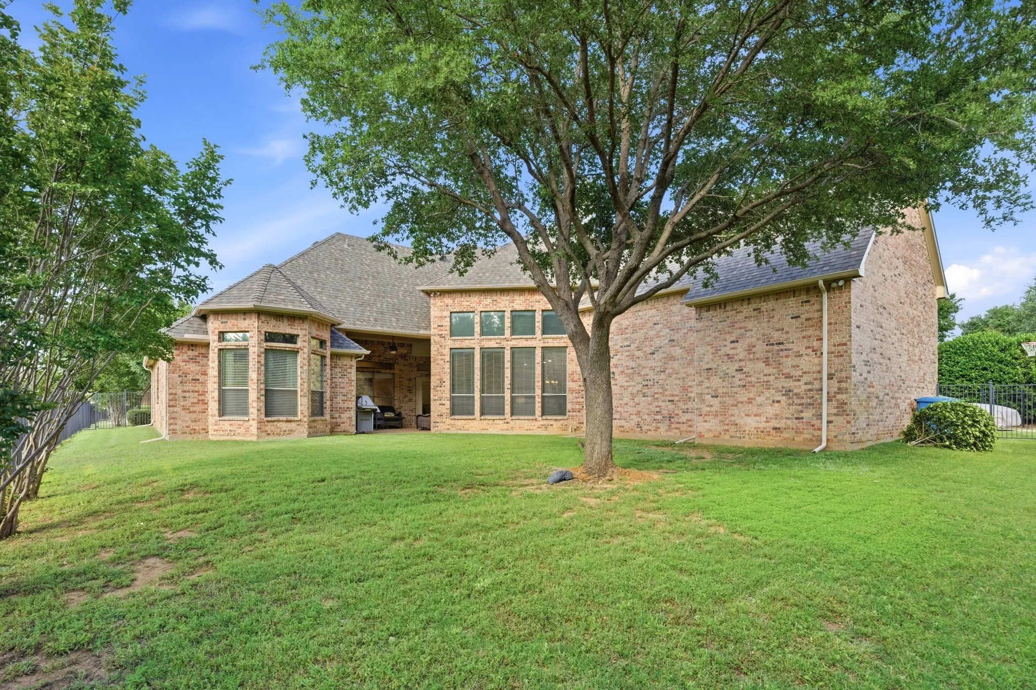 Single Family Residence For Sale in Denton County , 4615 Wild Honey Court, Flower Mound, Texas 75022, 4 Bedroom, 4 Bathroom, 3 Garage spaces, 4,064 Sqft, built in 2004, Preowned, mls#21259004, Real Estate Agent in Flower Mound, Homes For Sale in Denton county, Homes For Sale in Flower Mound, Realtor in Flower Mound Texas, Real Estate Brokerage Independent Realty Texas, Luminita Cordes Realtor