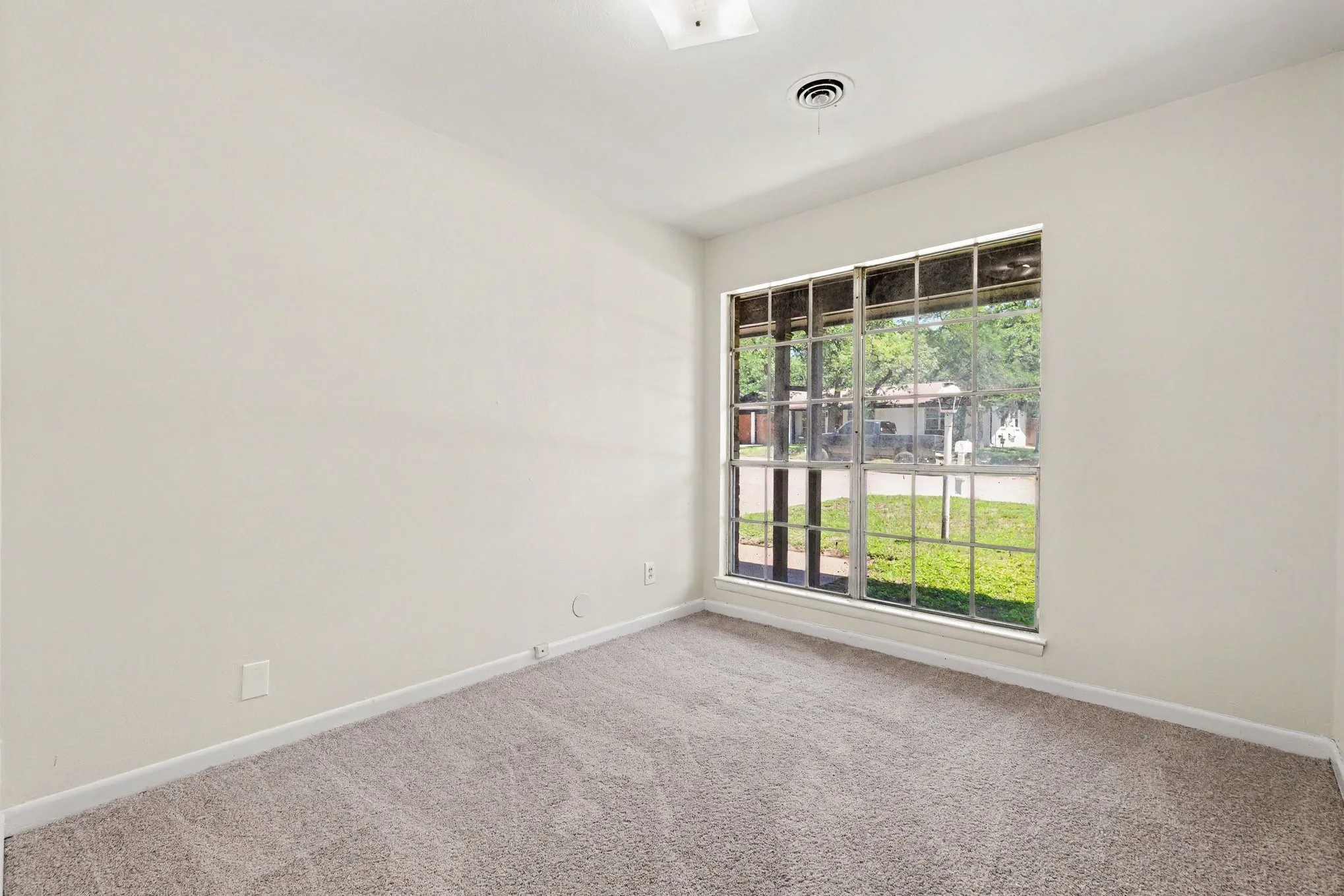 Single Family Residence For Sale in Tarrant County , 60 Somerset Terrace, Bedford, Texas 76022, 3 Bedroom, 2 Bathroom, 2 Garage spaces, 1,203 Sqft, built in 1959, mls#21260119, Real Estate Agent in Bedford, Homes For Sale in Tarrant county, Homes For Sale in Bedford, Realtor in Bedford Texas, Real Estate Brokerage Independent Realty Texas, Luminita Cordes Realtor