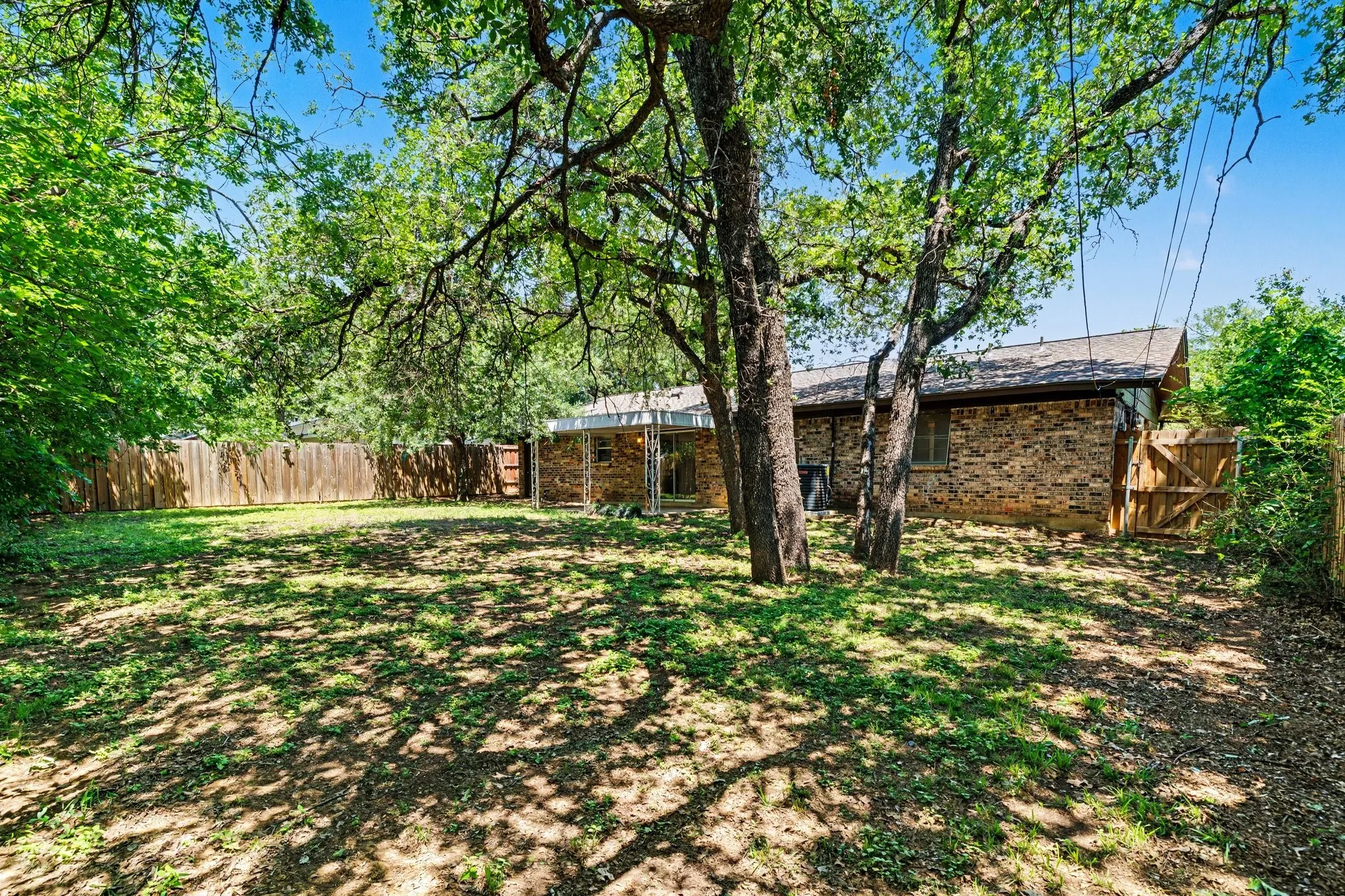 Single Family Residence For Sale in Tarrant County , 60 Somerset Terrace, Bedford, Texas 76022, 3 Bedroom, 2 Bathroom, 2 Garage spaces, 1,203 Sqft, built in 1959, mls#21260119, Real Estate Agent in Bedford, Homes For Sale in Tarrant county, Homes For Sale in Bedford, Realtor in Bedford Texas, Real Estate Brokerage Independent Realty Texas, Luminita Cordes Realtor