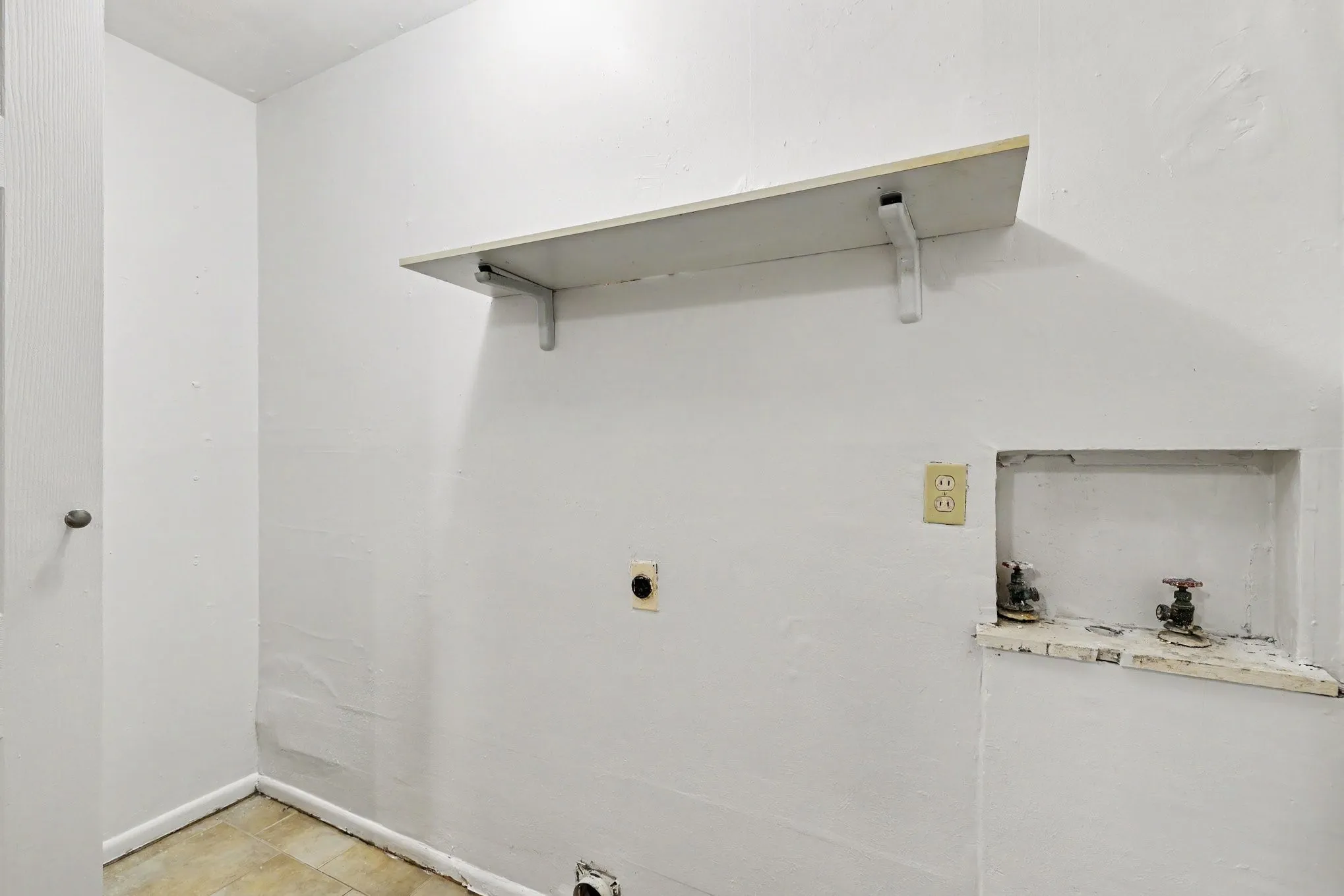Single Family Residence For Sale in Tarrant County , 60 Somerset Terrace, Bedford, Texas 76022, 3 Bedroom, 2 Bathroom, 2 Garage spaces, 1,203 Sqft, built in 1959, mls#21260119, Real Estate Agent in Bedford, Homes For Sale in Tarrant county, Homes For Sale in Bedford, Realtor in Bedford Texas, Real Estate Brokerage Independent Realty Texas, Luminita Cordes Realtor