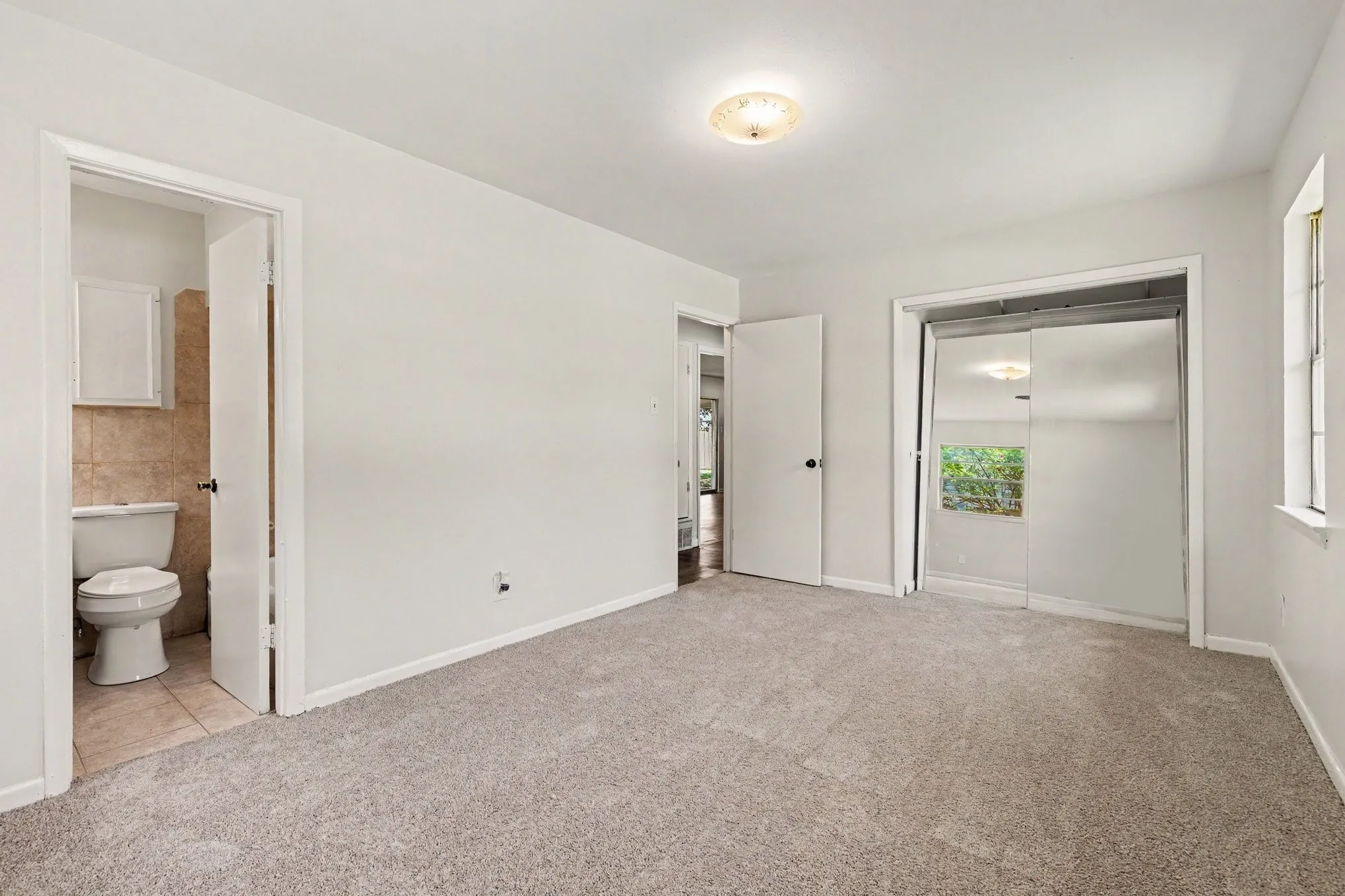 Single Family Residence For Sale in Tarrant County , 60 Somerset Terrace, Bedford, Texas 76022, 3 Bedroom, 2 Bathroom, 2 Garage spaces, 1,203 Sqft, built in 1959, mls#21260119, Real Estate Agent in Bedford, Homes For Sale in Tarrant county, Homes For Sale in Bedford, Realtor in Bedford Texas, Real Estate Brokerage Independent Realty Texas, Luminita Cordes Realtor
