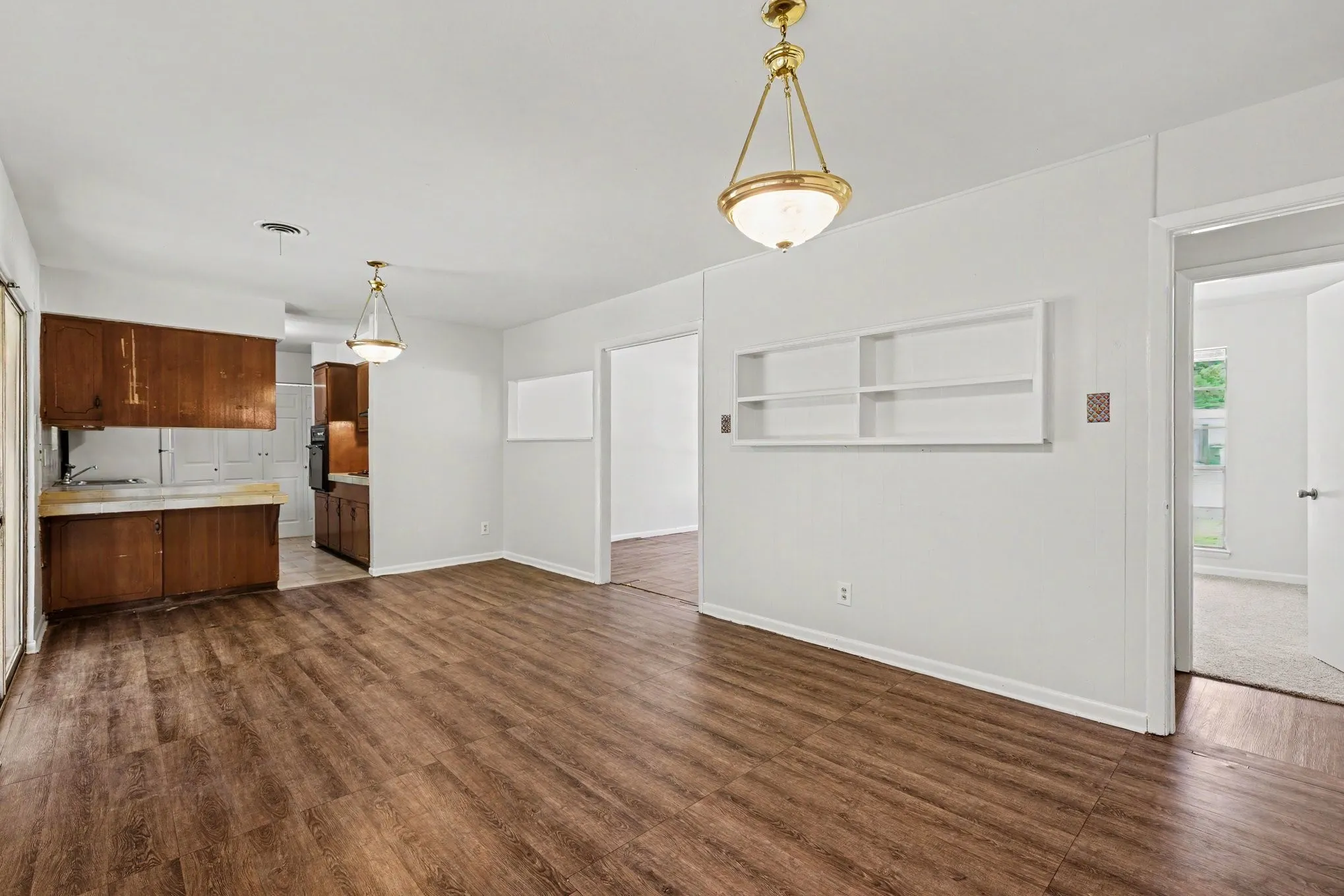 Single Family Residence For Sale in Tarrant County , 60 Somerset Terrace, Bedford, Texas 76022, 3 Bedroom, 2 Bathroom, 2 Garage spaces, 1,203 Sqft, built in 1959, mls#21260119, Real Estate Agent in Bedford, Homes For Sale in Tarrant county, Homes For Sale in Bedford, Realtor in Bedford Texas, Real Estate Brokerage Independent Realty Texas, Luminita Cordes Realtor