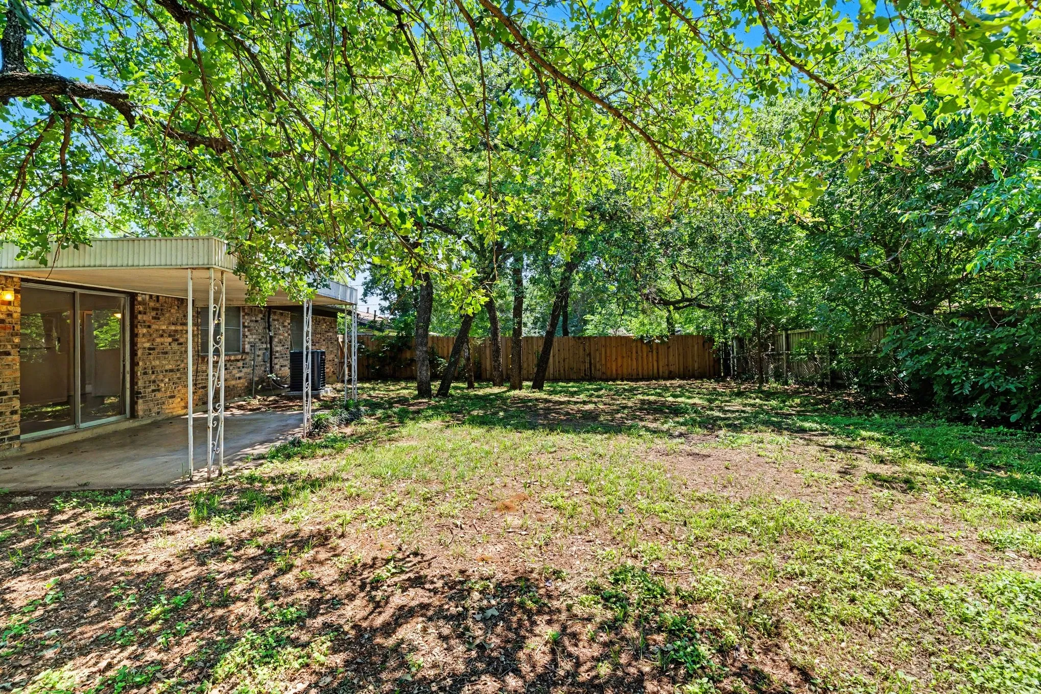 Single Family Residence For Sale in Tarrant County , 60 Somerset Terrace, Bedford, Texas 76022, 3 Bedroom, 2 Bathroom, 2 Garage spaces, 1,203 Sqft, built in 1959, mls#21260119, Real Estate Agent in Bedford, Homes For Sale in Tarrant county, Homes For Sale in Bedford, Realtor in Bedford Texas, Real Estate Brokerage Independent Realty Texas, Luminita Cordes Realtor