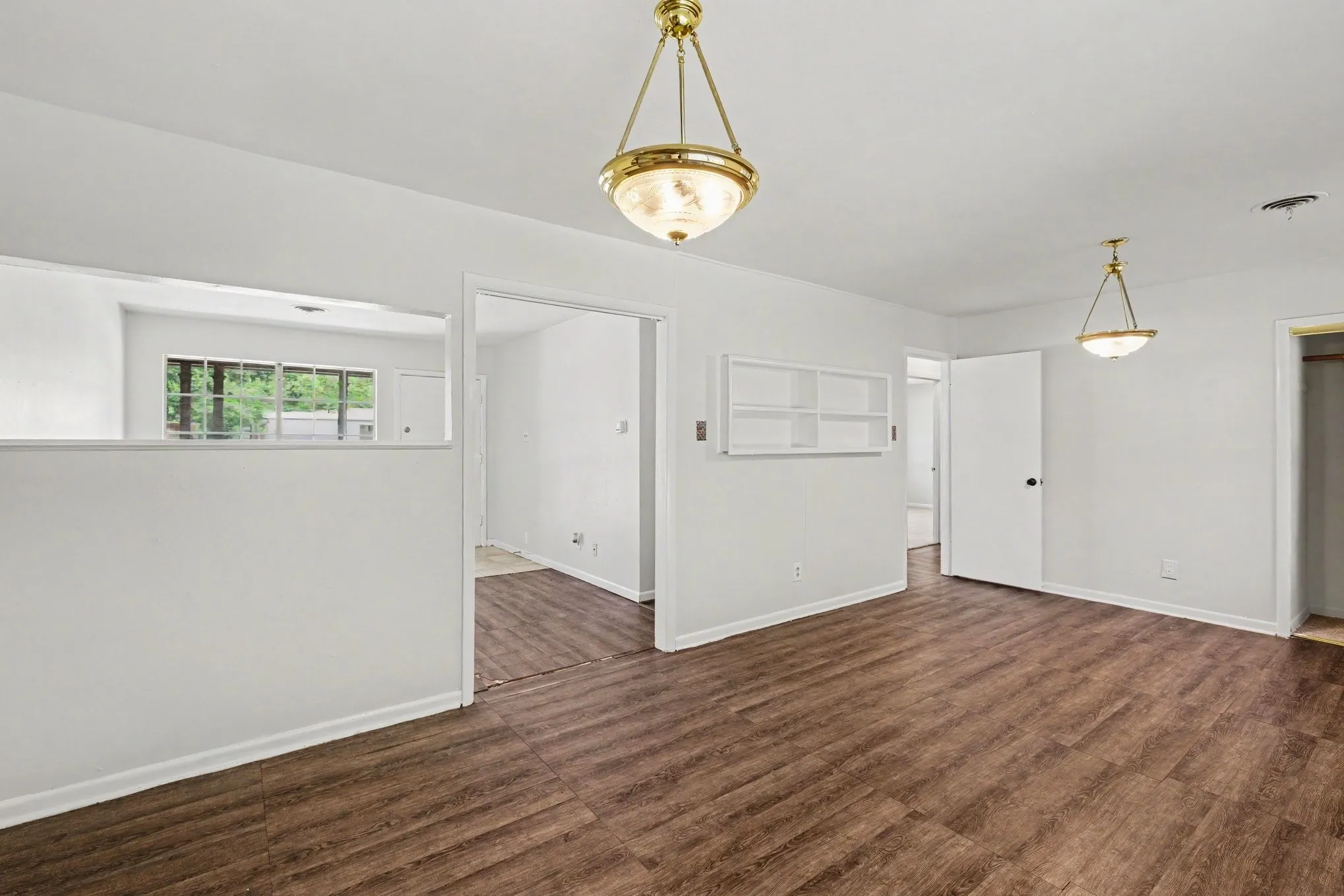 Single Family Residence For Sale in Tarrant County , 60 Somerset Terrace, Bedford, Texas 76022, 3 Bedroom, 2 Bathroom, 2 Garage spaces, 1,203 Sqft, built in 1959, mls#21260119, Real Estate Agent in Bedford, Homes For Sale in Tarrant county, Homes For Sale in Bedford, Realtor in Bedford Texas, Real Estate Brokerage Independent Realty Texas, Luminita Cordes Realtor