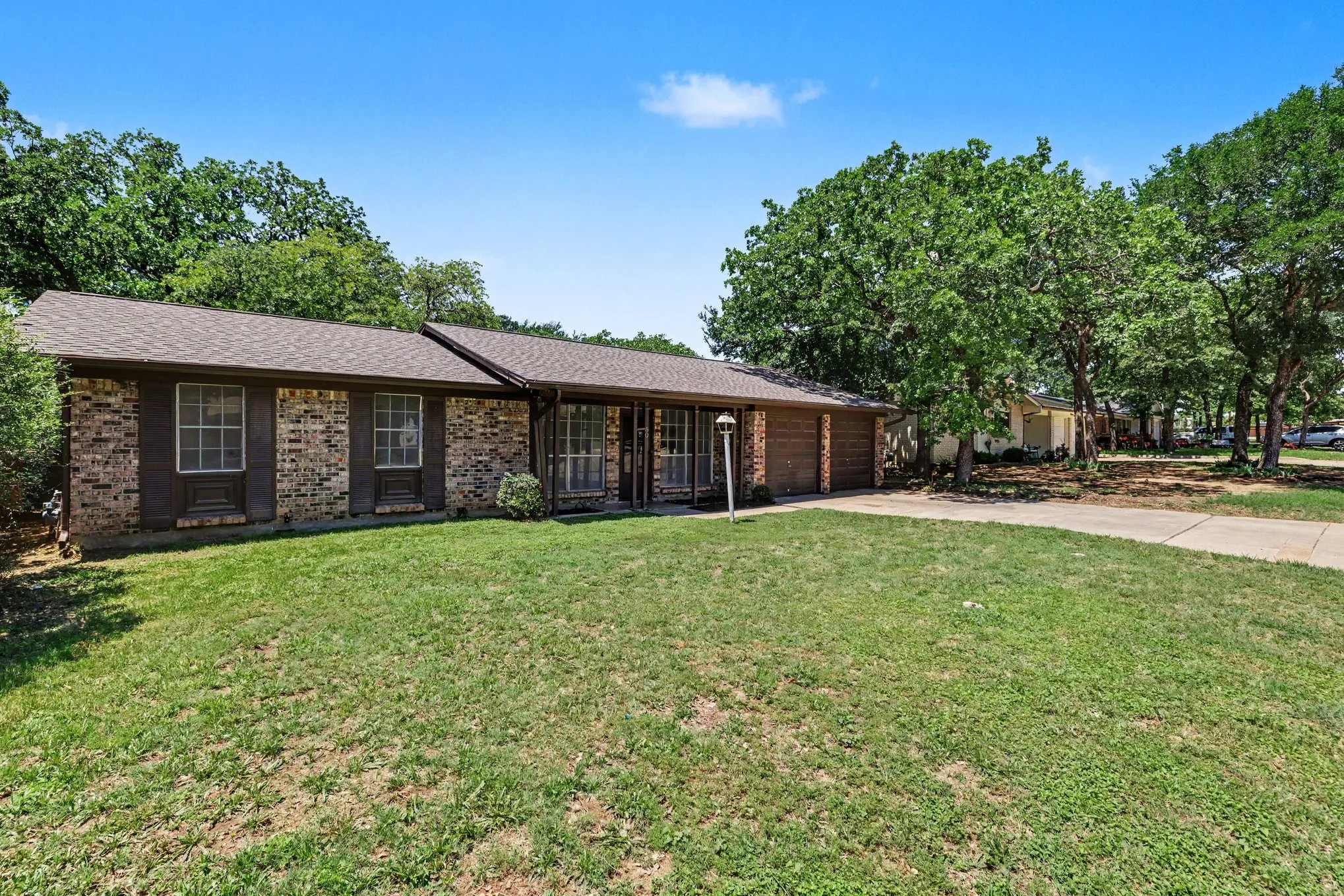 Single Family Residence For Sale in Tarrant County , 60 Somerset Terrace, Bedford, Texas 76022, 3 Bedroom, 2 Bathroom, 2 Garage spaces, 1,203 Sqft, built in 1959, mls#21260119, Real Estate Agent in Bedford, Homes For Sale in Tarrant county, Homes For Sale in Bedford, Realtor in Bedford Texas, Real Estate Brokerage Independent Realty Texas, Luminita Cordes Realtor