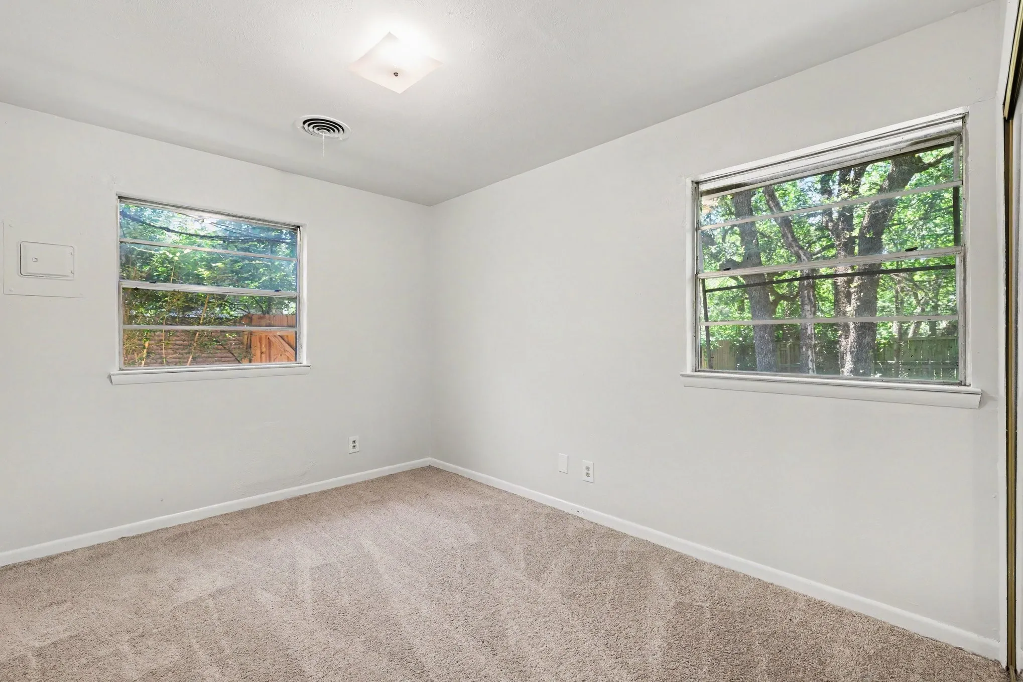 Single Family Residence For Sale in Tarrant County , 60 Somerset Terrace, Bedford, Texas 76022, 3 Bedroom, 2 Bathroom, 2 Garage spaces, 1,203 Sqft, built in 1959, mls#21260119, Real Estate Agent in Bedford, Homes For Sale in Tarrant county, Homes For Sale in Bedford, Realtor in Bedford Texas, Real Estate Brokerage Independent Realty Texas, Luminita Cordes Realtor
