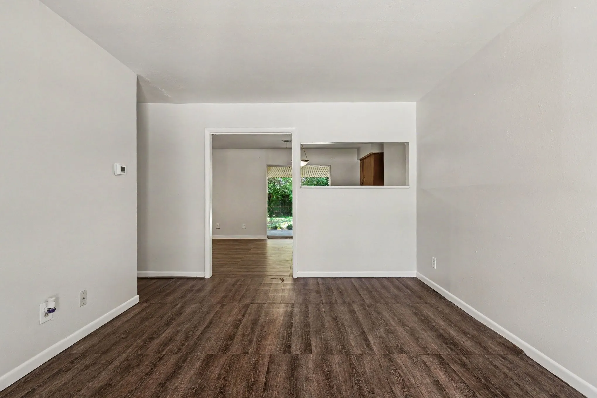 Single Family Residence For Sale in Tarrant County , 60 Somerset Terrace, Bedford, Texas 76022, 3 Bedroom, 2 Bathroom, 2 Garage spaces, 1,203 Sqft, built in 1959, mls#21260119, Real Estate Agent in Bedford, Homes For Sale in Tarrant county, Homes For Sale in Bedford, Realtor in Bedford Texas, Real Estate Brokerage Independent Realty Texas, Luminita Cordes Realtor