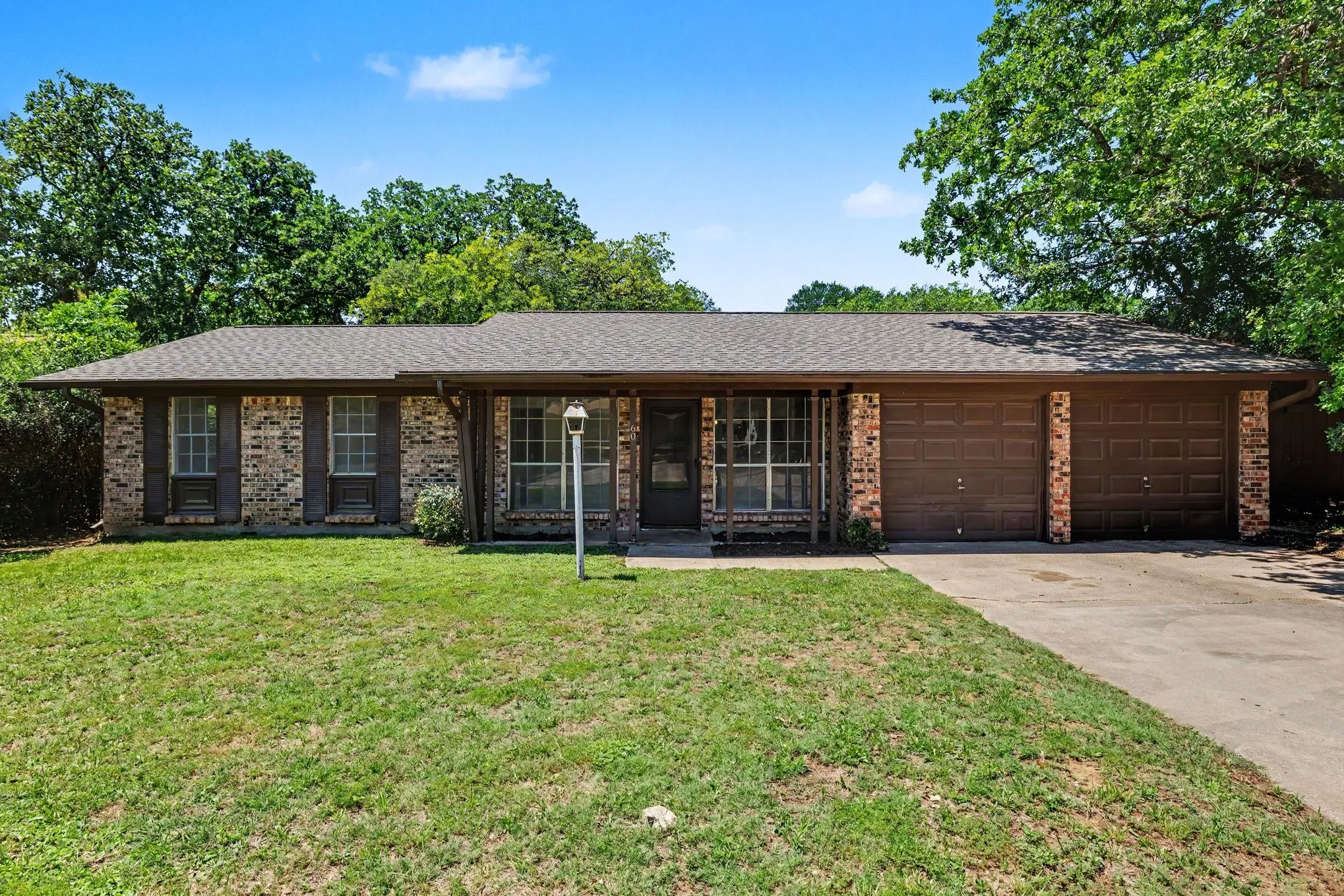 Single Family Residence For Sale in Tarrant County , 60 Somerset Terrace, Bedford, Texas 76022, 3 Bedroom, 2 Bathroom, 2 Garage spaces, 1,203 Sqft, built in 1959, mls#21260119, Real Estate Agent in Bedford, Homes For Sale in Tarrant county, Homes For Sale in Bedford, Realtor in Bedford Texas, Real Estate Brokerage Independent Realty Texas, Luminita Cordes Realtor