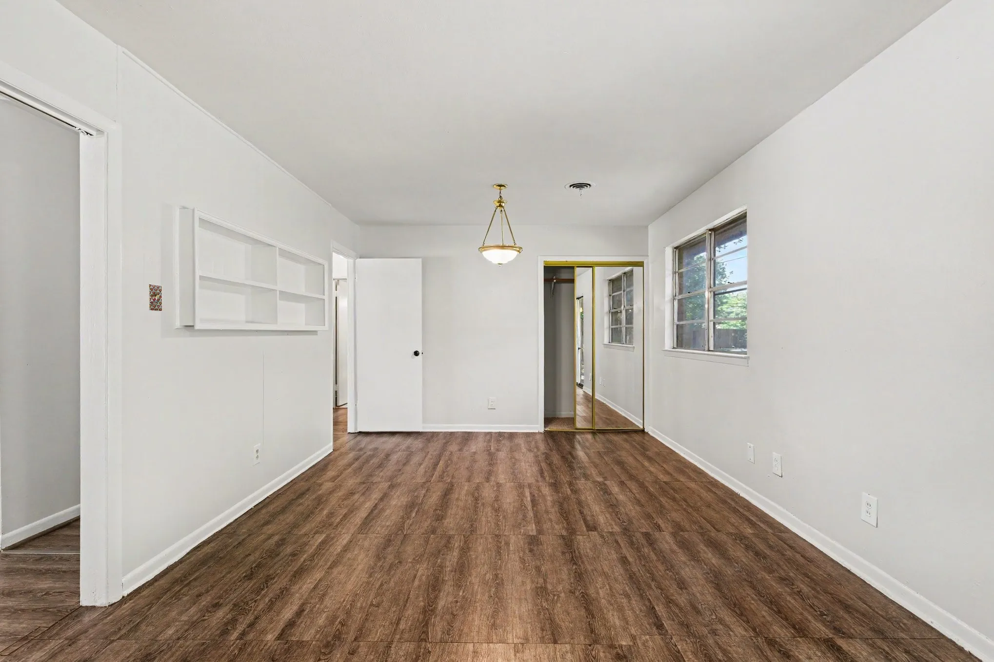 Single Family Residence For Sale in Tarrant County , 60 Somerset Terrace, Bedford, Texas 76022, 3 Bedroom, 2 Bathroom, 2 Garage spaces, 1,203 Sqft, built in 1959, mls#21260119, Real Estate Agent in Bedford, Homes For Sale in Tarrant county, Homes For Sale in Bedford, Realtor in Bedford Texas, Real Estate Brokerage Independent Realty Texas, Luminita Cordes Realtor