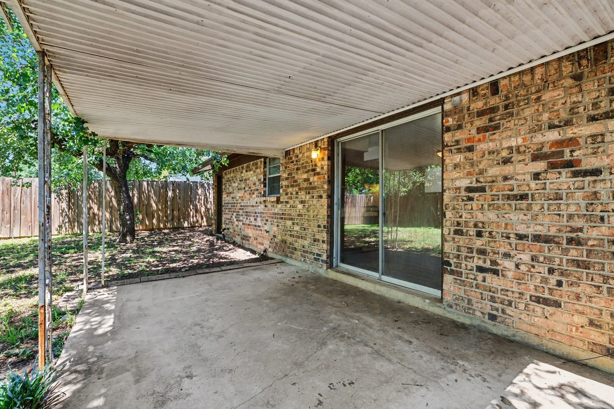 Single Family Residence For Sale in Tarrant County , 60 Somerset Terrace, Bedford, Texas 76022, 3 Bedroom, 2 Bathroom, 2 Garage spaces, 1,203 Sqft, built in 1959, mls#21260119, Real Estate Agent in Bedford, Homes For Sale in Tarrant county, Homes For Sale in Bedford, Realtor in Bedford Texas, Real Estate Brokerage Independent Realty Texas, Luminita Cordes Realtor