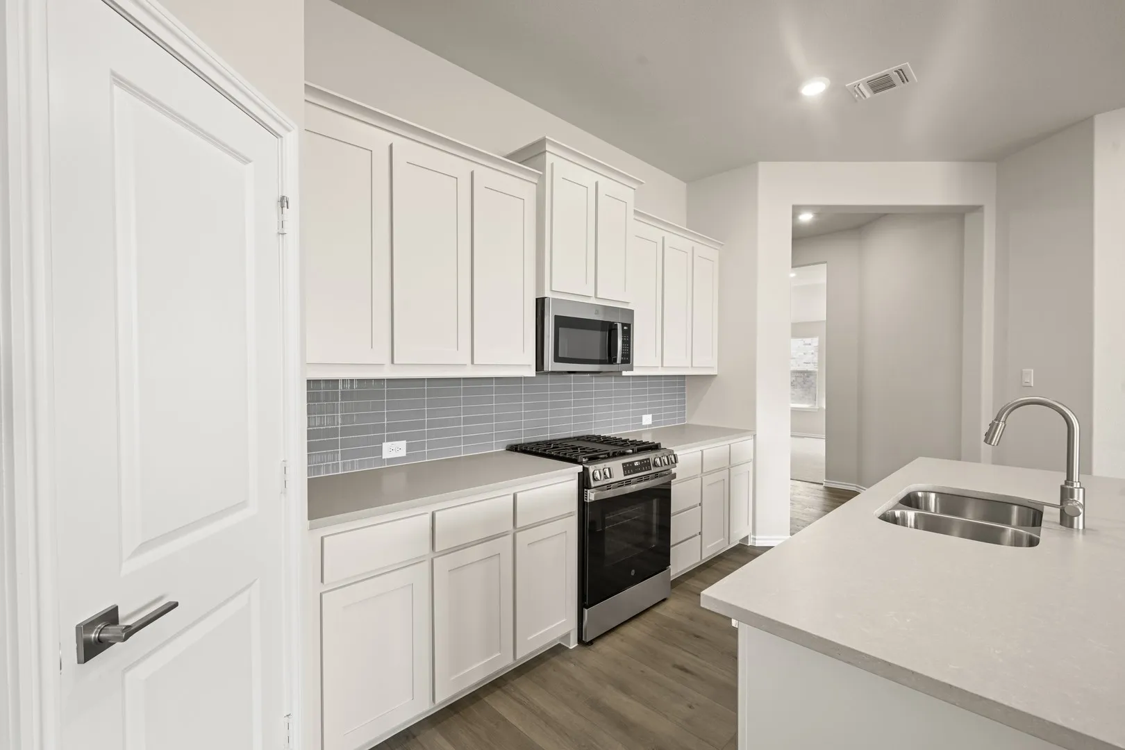 DFW-Hunters Ridge -Concept 1937-1104 Birchwood Drive-Kitchen-Risewell Homes-5