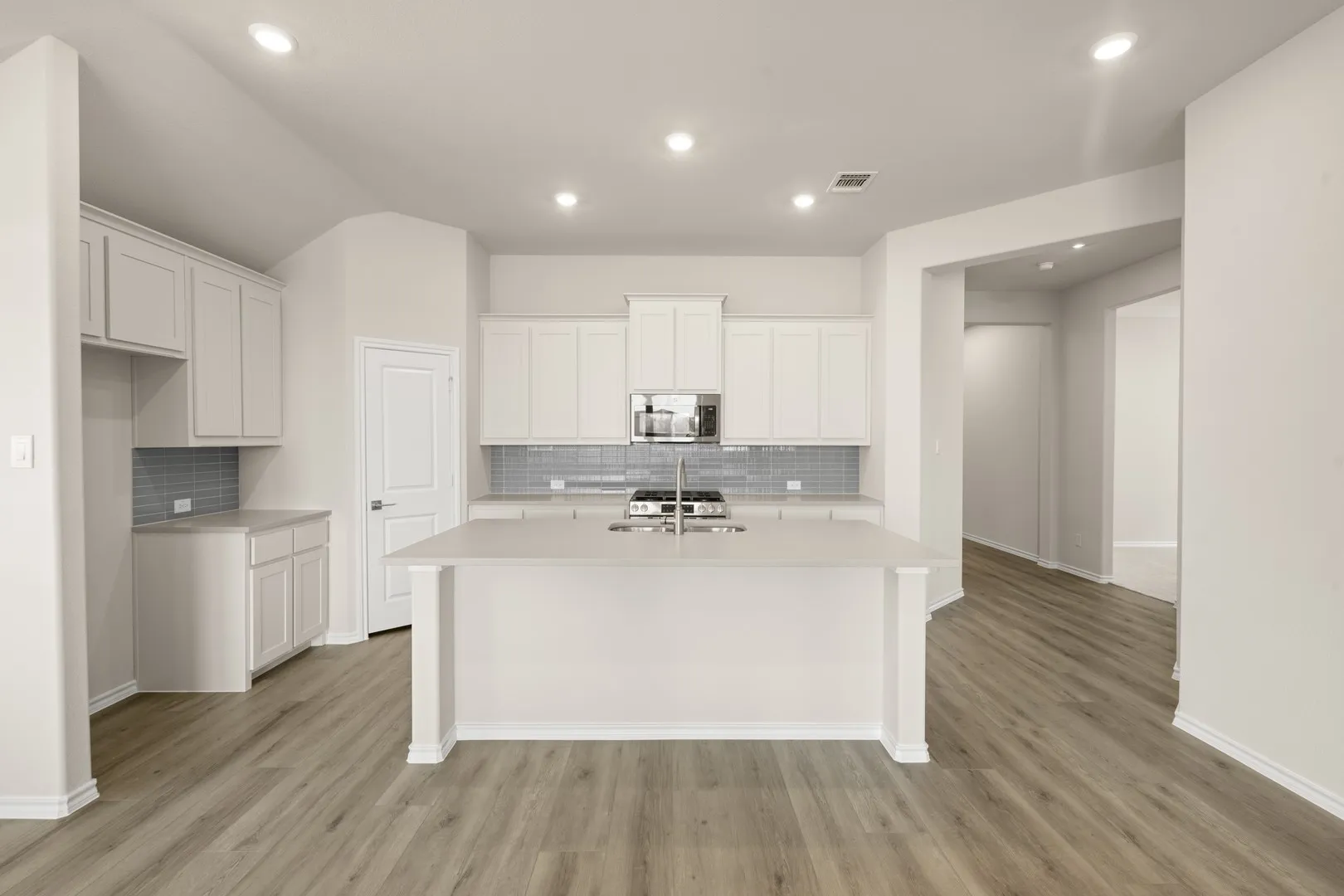 DFW-Hunters Ridge -Concept 1937-1104 Birchwood Drive-Kitchen-Risewell Homes-2