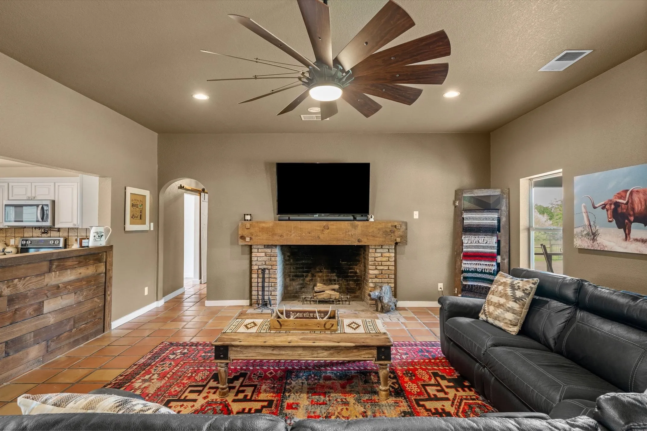 Single Family Residence For Sale in Kaufman County , 11101 County Road 104, Kaufman, Texas 75142, 4 Bedroom, 3 Bathroom, Garage spaces, 4,080 Sqft, built in 1994, Preowned, mls#21256368, Real Estate Agent in Kaufman, Homes For Sale in Kaufman county, Homes For Sale in Kaufman, Realtor in Kaufman Texas, Real Estate Brokerage Independent Realty Texas, Luminita Cordes Realtor