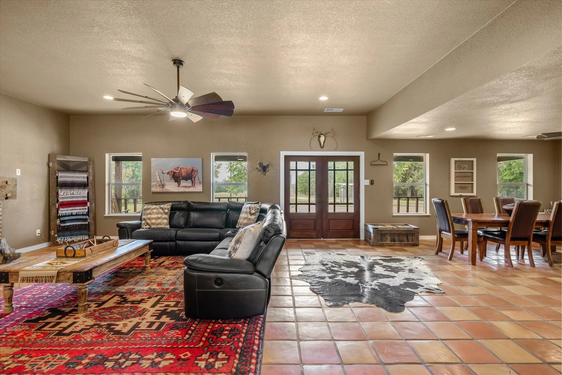 Single Family Residence For Sale in Kaufman County , 11101 County Road 104, Kaufman, Texas 75142, 4 Bedroom, 3 Bathroom, Garage spaces, 4,080 Sqft, built in 1994, Preowned, mls#21256368, Real Estate Agent in Kaufman, Homes For Sale in Kaufman county, Homes For Sale in Kaufman, Realtor in Kaufman Texas, Real Estate Brokerage Independent Realty Texas, Luminita Cordes Realtor