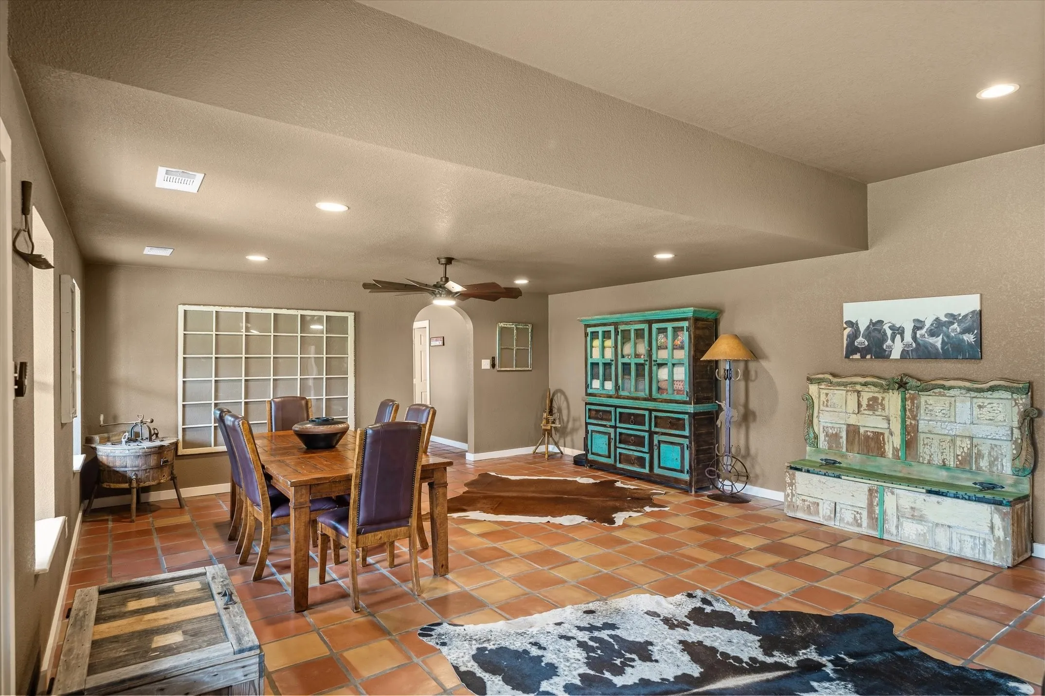 Single Family Residence For Sale in Kaufman County , 11101 County Road 104, Kaufman, Texas 75142, 4 Bedroom, 3 Bathroom, Garage spaces, 4,080 Sqft, built in 1994, Preowned, mls#21256368, Real Estate Agent in Kaufman, Homes For Sale in Kaufman county, Homes For Sale in Kaufman, Realtor in Kaufman Texas, Real Estate Brokerage Independent Realty Texas, Luminita Cordes Realtor