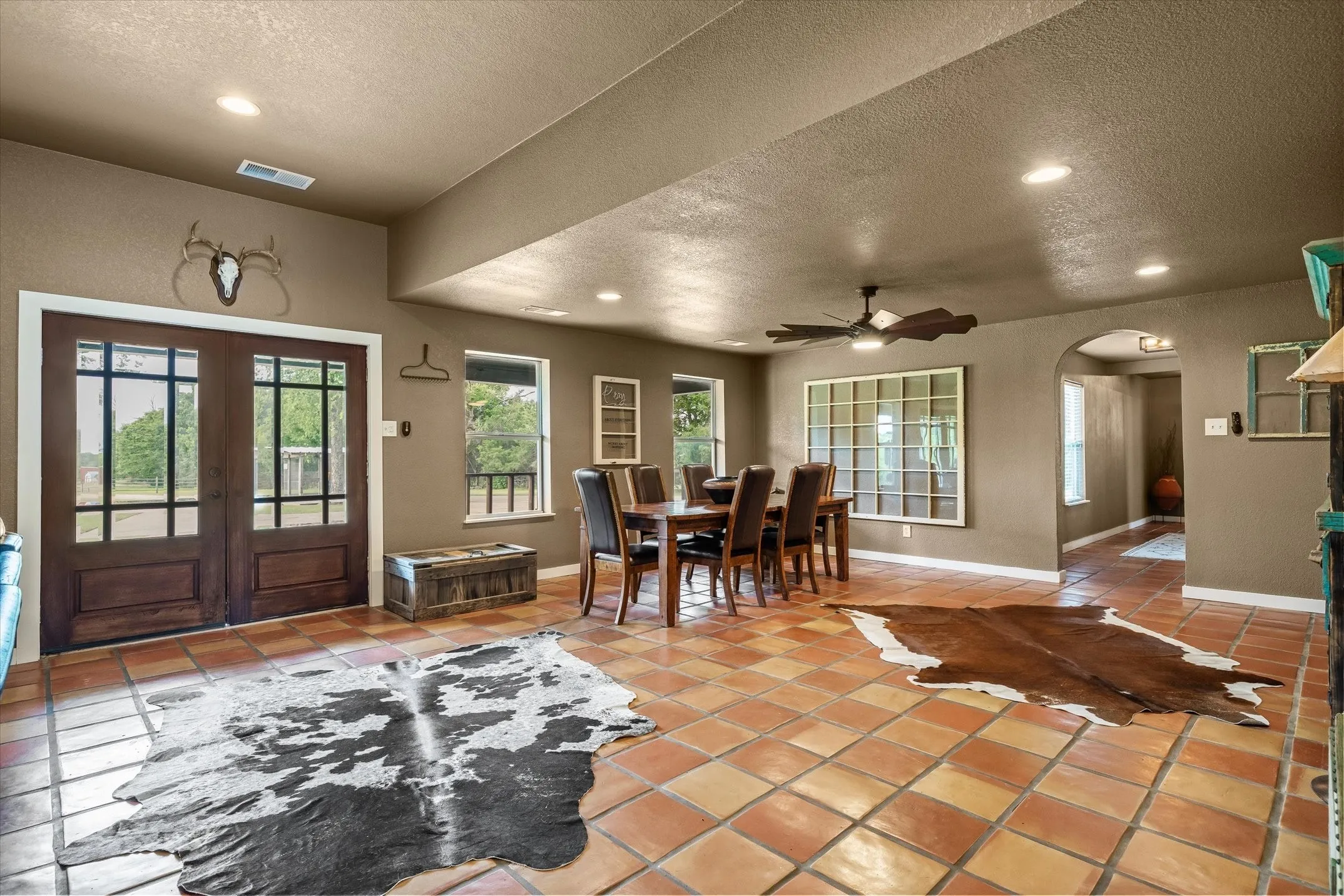 Single Family Residence For Sale in Kaufman County , 11101 County Road 104, Kaufman, Texas 75142, 4 Bedroom, 3 Bathroom, Garage spaces, 4,080 Sqft, built in 1994, Preowned, mls#21256368, Real Estate Agent in Kaufman, Homes For Sale in Kaufman county, Homes For Sale in Kaufman, Realtor in Kaufman Texas, Real Estate Brokerage Independent Realty Texas, Luminita Cordes Realtor