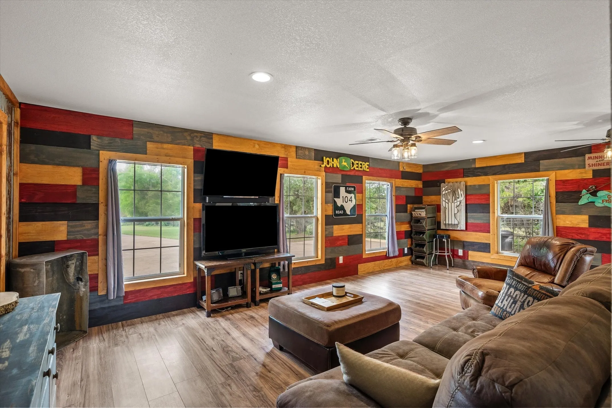Single Family Residence For Sale in Kaufman County , 11101 County Road 104, Kaufman, Texas 75142, 4 Bedroom, 3 Bathroom, Garage spaces, 4,080 Sqft, built in 1994, Preowned, mls#21256368, Real Estate Agent in Kaufman, Homes For Sale in Kaufman county, Homes For Sale in Kaufman, Realtor in Kaufman Texas, Real Estate Brokerage Independent Realty Texas, Luminita Cordes Realtor