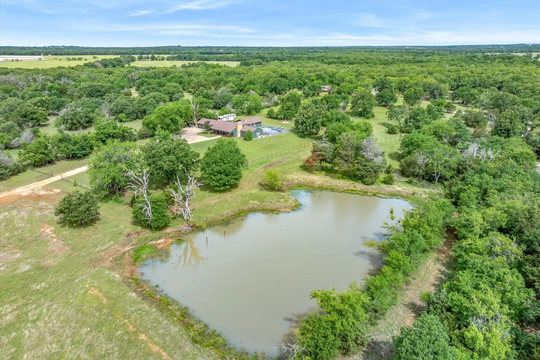 Single Family Residence For Sale in Kaufman County , 11101 County Road 104, Kaufman, Texas 75142, 4 Bedroom, 3 Bathroom, Garage spaces, 4,080 Sqft, built in 1994, Preowned, mls#21256368, Real Estate Agent in Kaufman, Homes For Sale in Kaufman county, Homes For Sale in Kaufman, Realtor in Kaufman Texas, Real Estate Brokerage Independent Realty Texas, Luminita Cordes Realtor