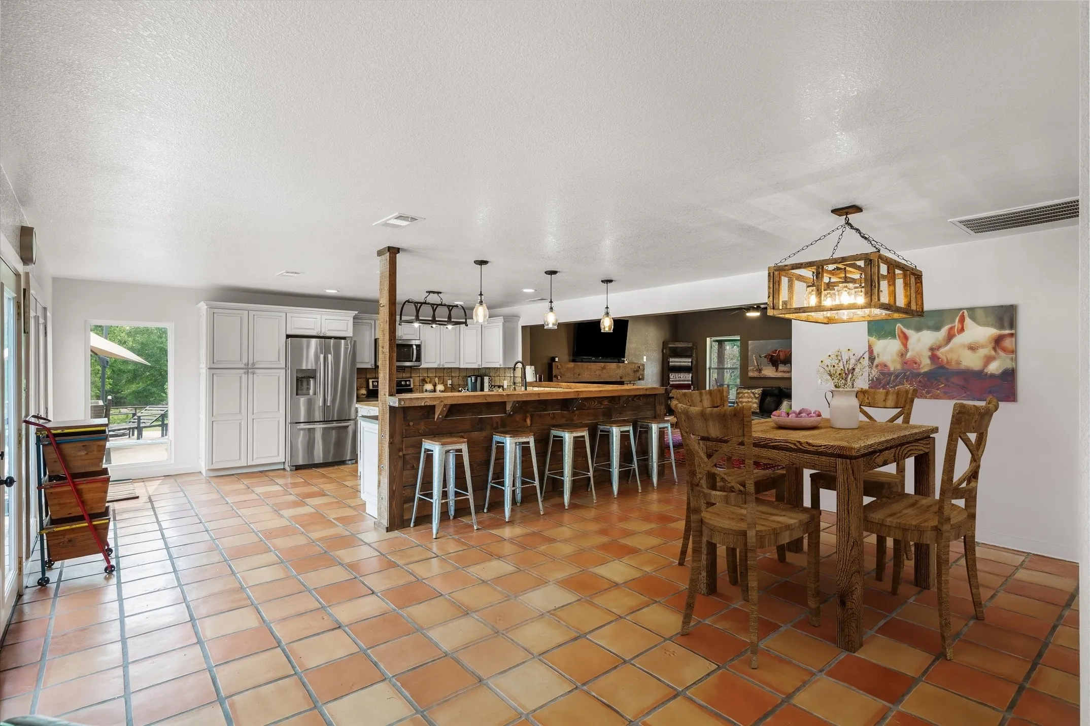 Single Family Residence For Sale in Kaufman County , 11101 County Road 104, Kaufman, Texas 75142, 4 Bedroom, 3 Bathroom, Garage spaces, 4,080 Sqft, built in 1994, Preowned, mls#21256368, Real Estate Agent in Kaufman, Homes For Sale in Kaufman county, Homes For Sale in Kaufman, Realtor in Kaufman Texas, Real Estate Brokerage Independent Realty Texas, Luminita Cordes Realtor