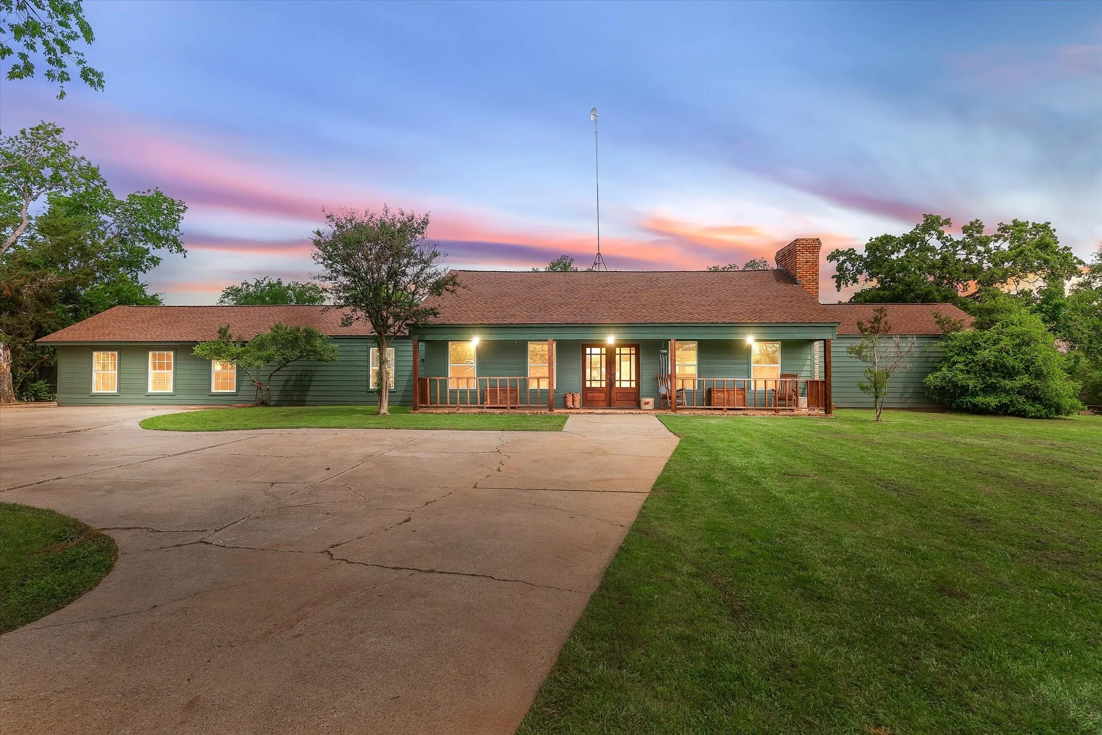 Single Family Residence For Sale in Kaufman County , 11101 County Road 104, Kaufman, Texas 75142, 4 Bedroom, 3 Bathroom, Garage spaces, 4,080 Sqft, built in 1994, Preowned, mls#21256368, Real Estate Agent in Kaufman, Homes For Sale in Kaufman county, Homes For Sale in Kaufman, Realtor in Kaufman Texas, Real Estate Brokerage Independent Realty Texas, Luminita Cordes Realtor