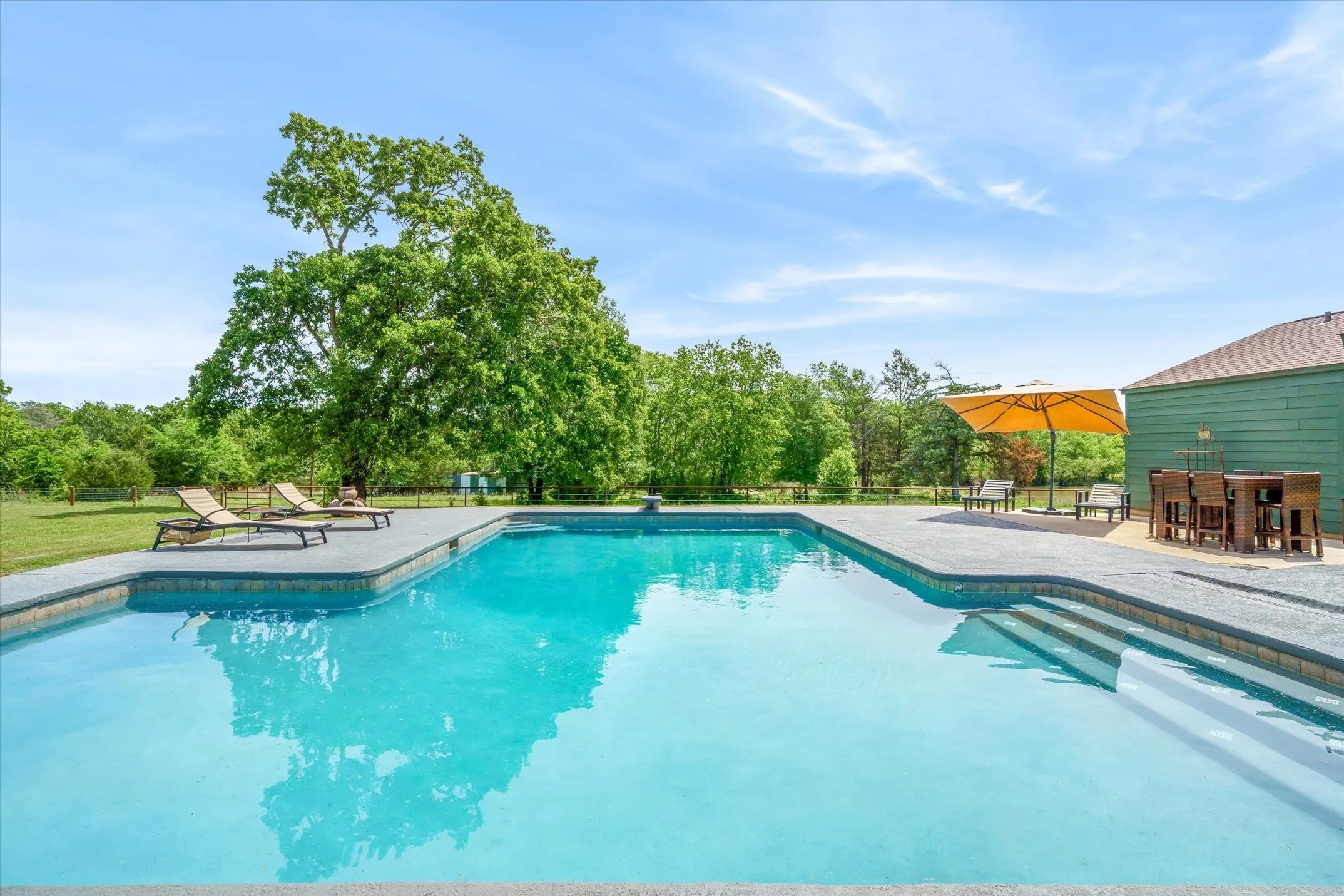 Single Family Residence For Sale in Kaufman County , 11101 County Road 104, Kaufman, Texas 75142, 4 Bedroom, 3 Bathroom, Garage spaces, 4,080 Sqft, built in 1994, Preowned, mls#21256368, Real Estate Agent in Kaufman, Homes For Sale in Kaufman county, Homes For Sale in Kaufman, Realtor in Kaufman Texas, Real Estate Brokerage Independent Realty Texas, Luminita Cordes Realtor
