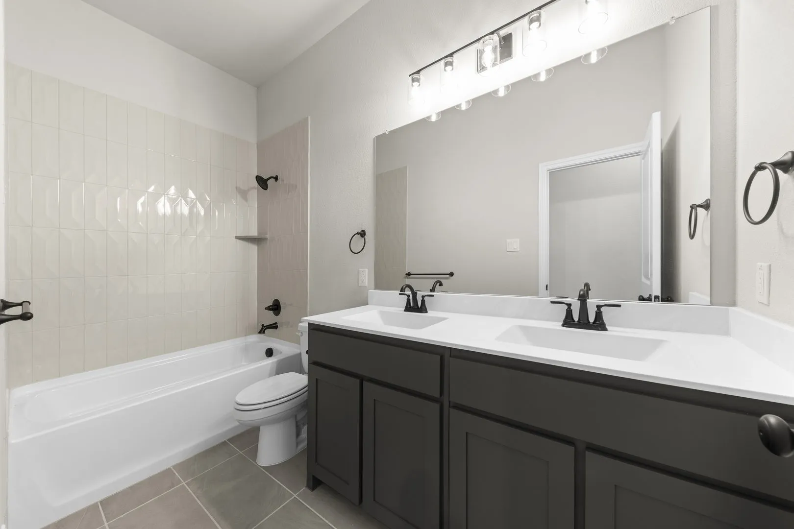 DFW-Lovers Landing-Concept 2370-417 Heritage Hill Drive-2ND Bath-Risewell Homes