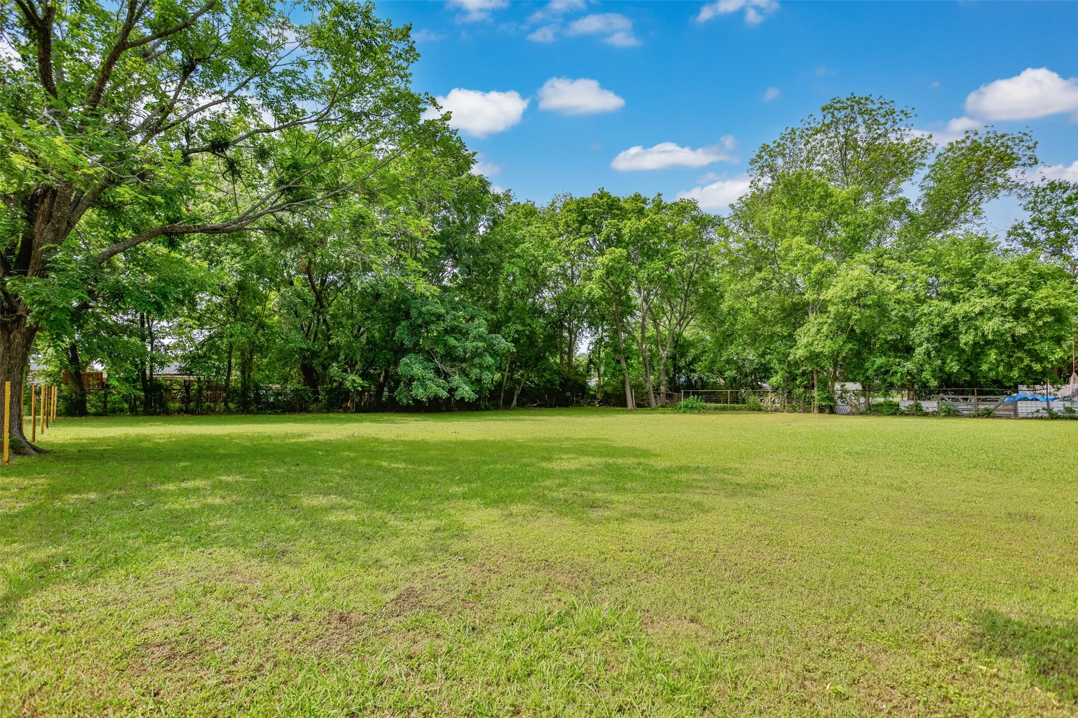 Single Family Residence For Sale in Cooke County , 1520 Olive Street, Gainesville, Texas 76240, 3 Bedrooms, 2 Bathrooms, Garage spaces, 1,446 Sqft, built in 1947, Price $240,000, mls#21253819, Real Estate Agent in Gainesville, Homes For Sale in Cooke county, Homes For Sale in Gainesville, Realtor in Gainesville Texas, Real Estate Brokerage Independent Realty Texas, Luminita Cordes Realtor