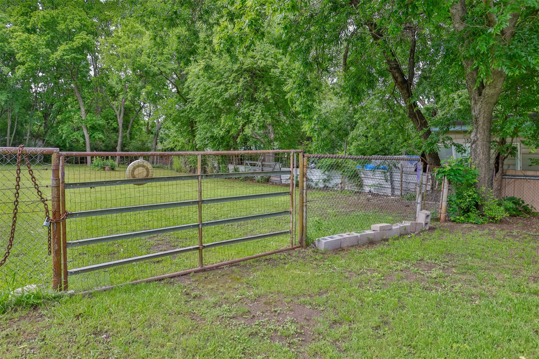 Single Family Residence For Sale in Cooke County , 1520 Olive Street, Gainesville, Texas 76240, 3 Bedrooms, 2 Bathrooms, Garage spaces, 1,446 Sqft, built in 1947, Price $240,000, mls#21253819, Real Estate Agent in Gainesville, Homes For Sale in Cooke county, Homes For Sale in Gainesville, Realtor in Gainesville Texas, Real Estate Brokerage Independent Realty Texas, Luminita Cordes Realtor