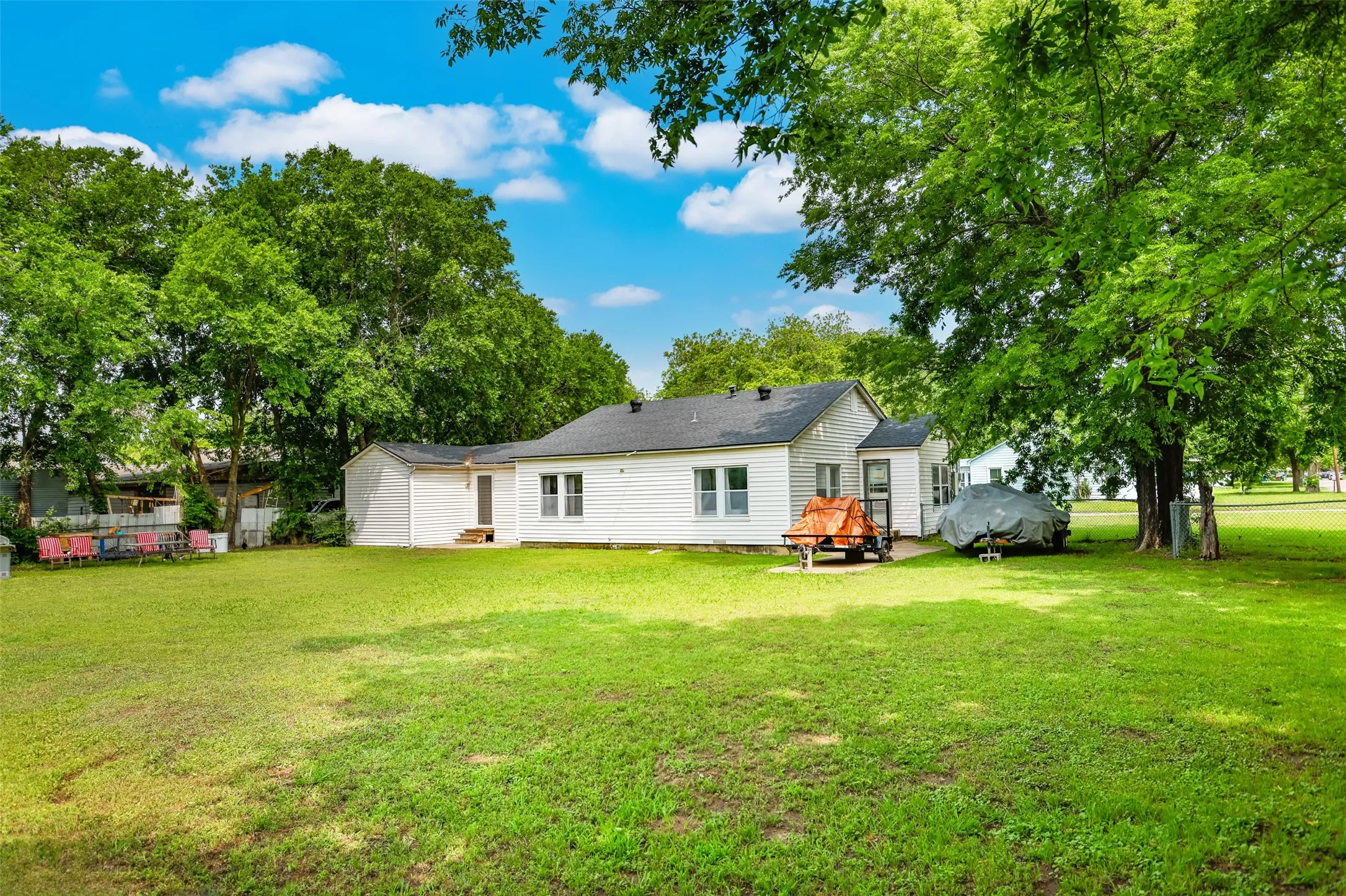 Single Family Residence For Sale in Cooke County , 1520 Olive Street, Gainesville, Texas 76240, 3 Bedrooms, 2 Bathrooms, Garage spaces, 1,446 Sqft, built in 1947, Price $240,000, mls#21253819, Real Estate Agent in Gainesville, Homes For Sale in Cooke county, Homes For Sale in Gainesville, Realtor in Gainesville Texas, Real Estate Brokerage Independent Realty Texas, Luminita Cordes Realtor