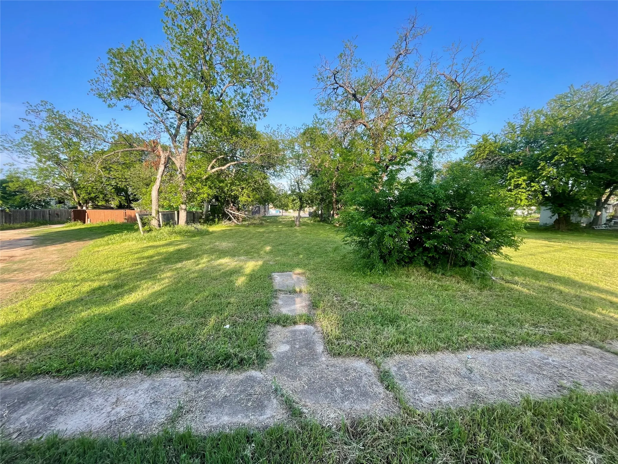 Unimproved Land For Sale in Cooke County , 320 N Morris Street, Gainesville, Texas 76240, 0, 0, Garage spaces, 0 Sqft, built in 0, Price $60,000, mls#21257672, Real Estate Agent in Gainesville, Homes For Sale in Cooke county, Homes For Sale in Gainesville, Realtor in Gainesville Texas, Real Estate Brokerage Independent Realty Texas, Luminita Cordes Realtor