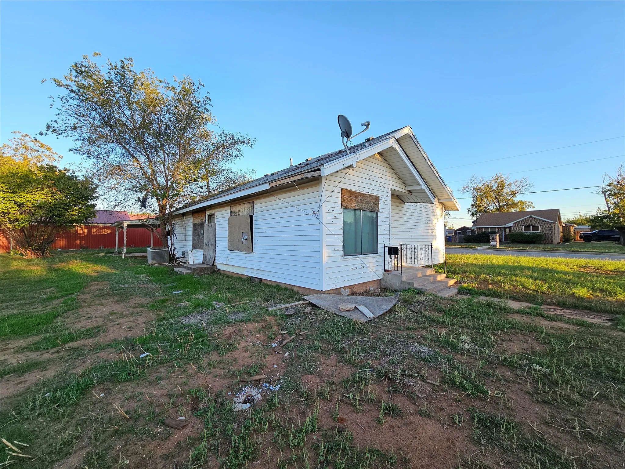Single Family Residence For Sale in Nolan County , 1211 Campbell Street, Sweetwater, Texas 79556, 2 Bedroom, 2 Bathroom, Garage spaces, 1,312 Sqft, built in 1930, mls#21260307, Real Estate Agent in Sweetwater, Homes For Sale in Nolan county, Homes For Sale in Sweetwater, Realtor in Sweetwater Texas, Real Estate Brokerage Independent Realty Texas, Luminita Cordes Realtor
