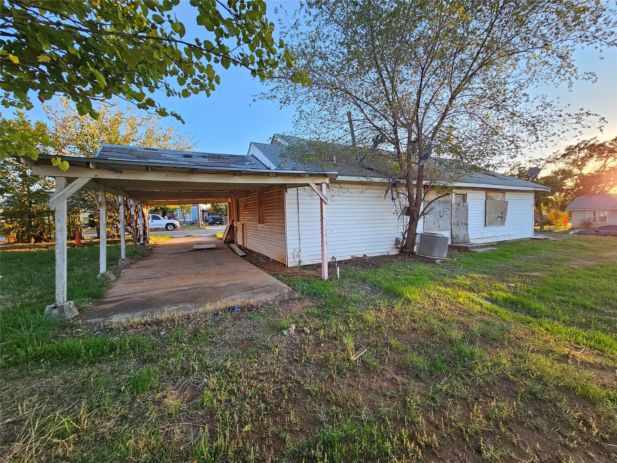 Single Family Residence For Sale in Nolan County , 1211 Campbell Street, Sweetwater, Texas 79556, 2 Bedroom, 2 Bathroom, Garage spaces, 1,312 Sqft, built in 1930, mls#21260307, Real Estate Agent in Sweetwater, Homes For Sale in Nolan county, Homes For Sale in Sweetwater, Realtor in Sweetwater Texas, Real Estate Brokerage Independent Realty Texas, Luminita Cordes Realtor