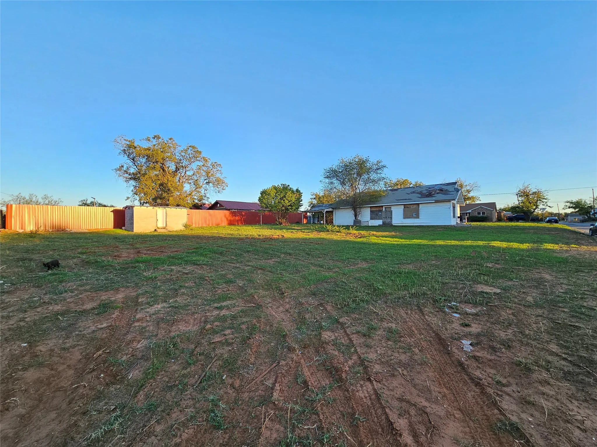 Single Family Residence For Sale in Nolan County , 1211 Campbell Street, Sweetwater, Texas 79556, 2 Bedroom, 2 Bathroom, Garage spaces, 1,312 Sqft, built in 1930, mls#21260307, Real Estate Agent in Sweetwater, Homes For Sale in Nolan county, Homes For Sale in Sweetwater, Realtor in Sweetwater Texas, Real Estate Brokerage Independent Realty Texas, Luminita Cordes Realtor