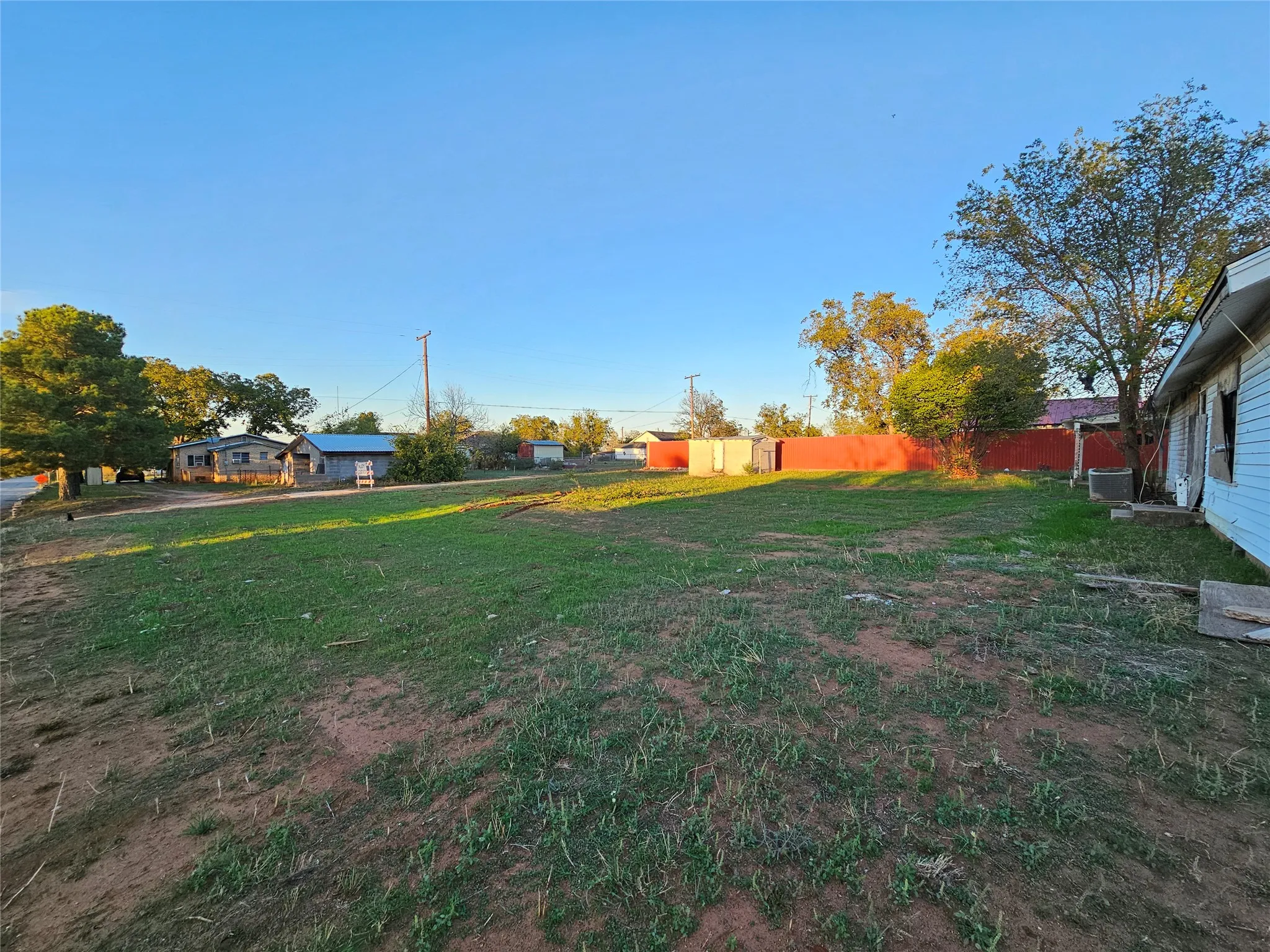 Single Family Residence For Sale in Nolan County , 1211 Campbell Street, Sweetwater, Texas 79556, 2 Bedroom, 2 Bathroom, Garage spaces, 1,312 Sqft, built in 1930, mls#21260307, Real Estate Agent in Sweetwater, Homes For Sale in Nolan county, Homes For Sale in Sweetwater, Realtor in Sweetwater Texas, Real Estate Brokerage Independent Realty Texas, Luminita Cordes Realtor